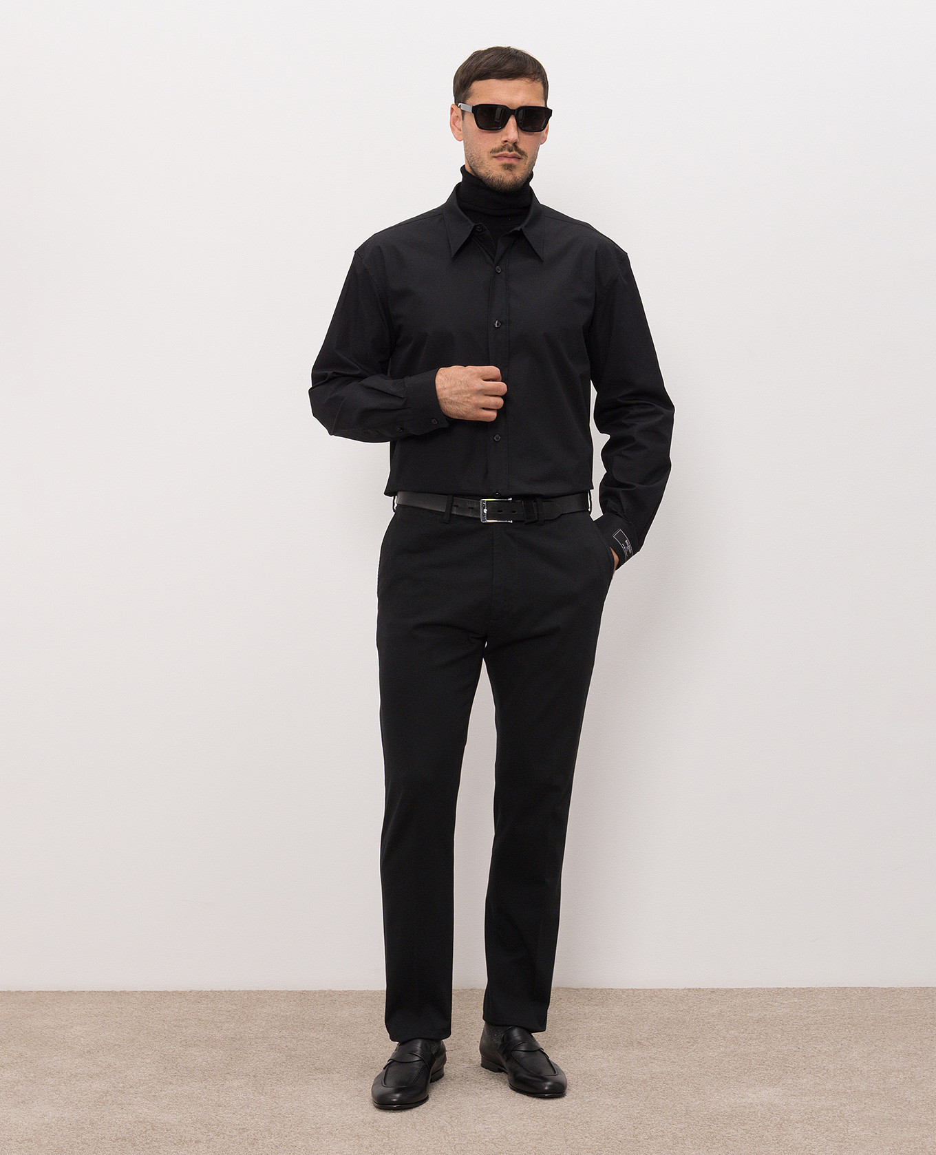 Black shirt with logo patch Balmain 2