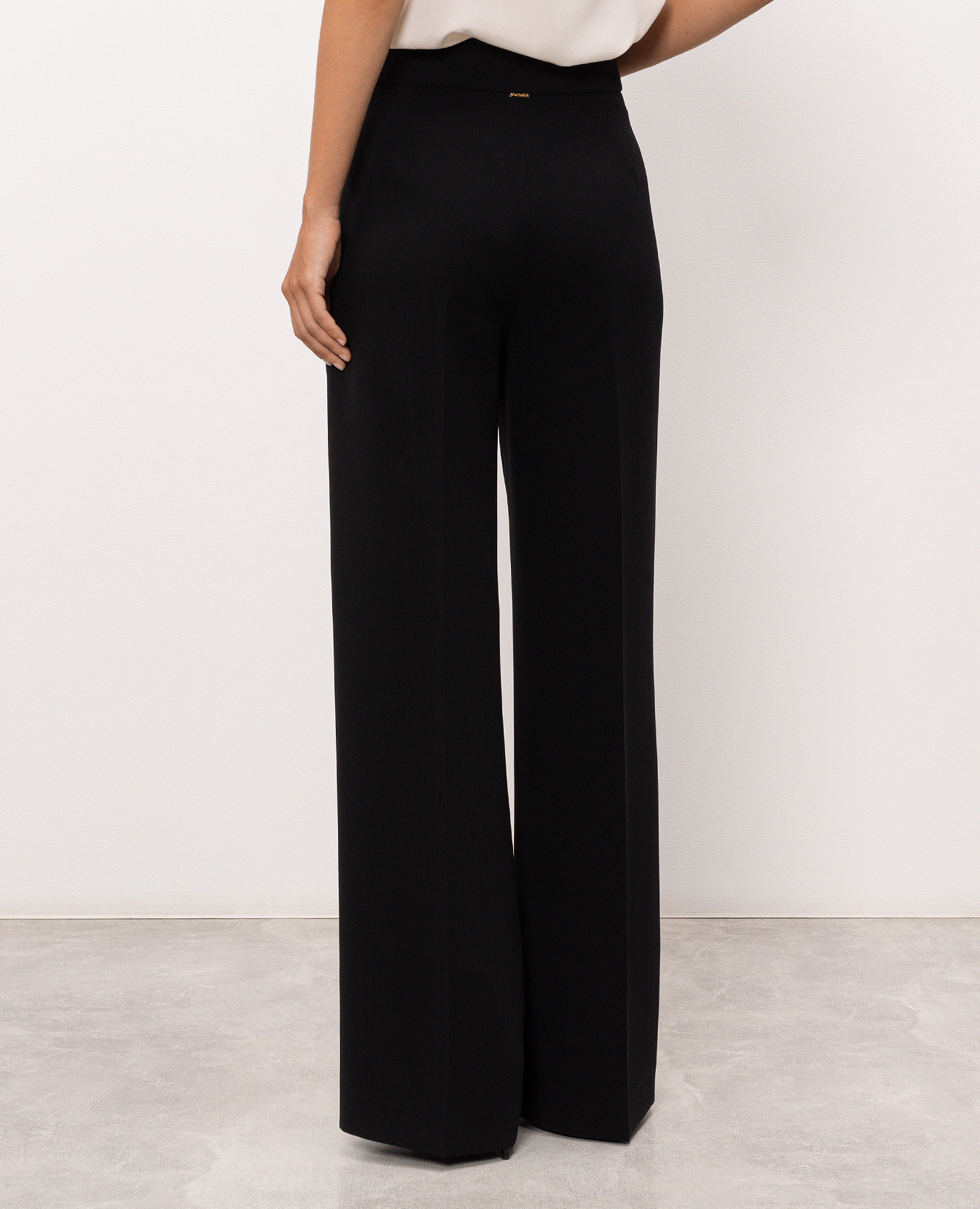 Black pants with textured logo Twinset 4