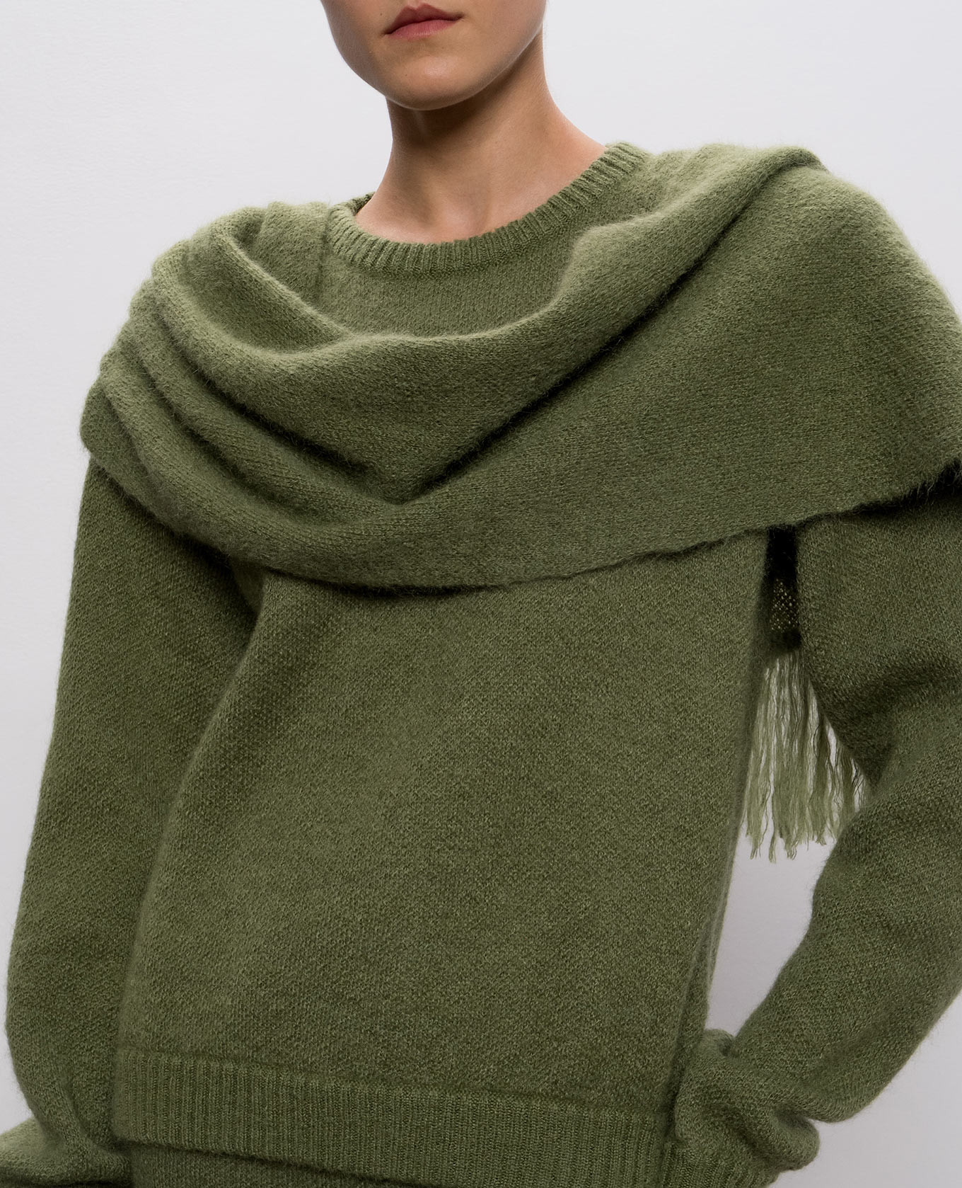 Green wool sweater with scarf Rowen Rose 5