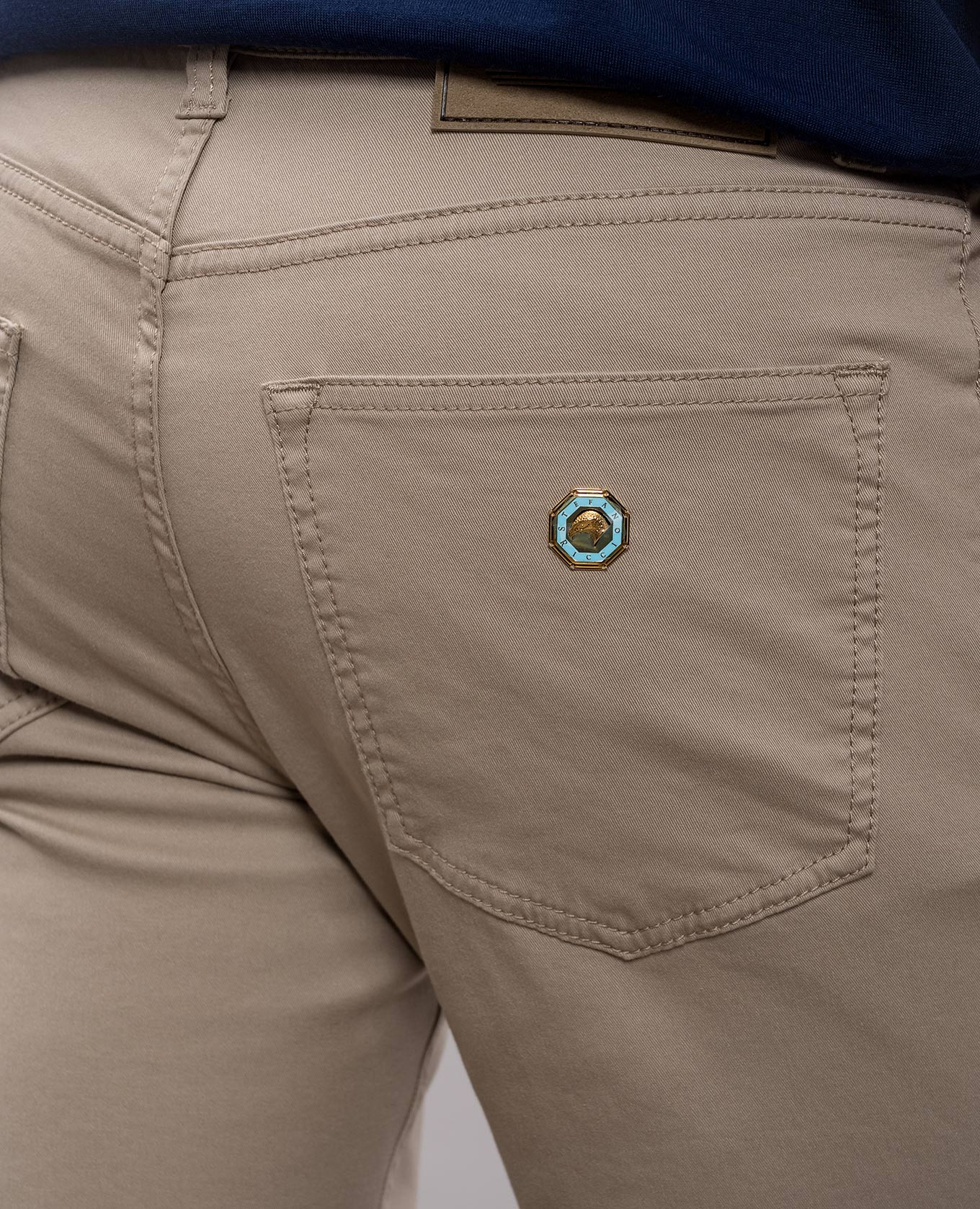 

Beige jeans with logo patch Stefano Ricci