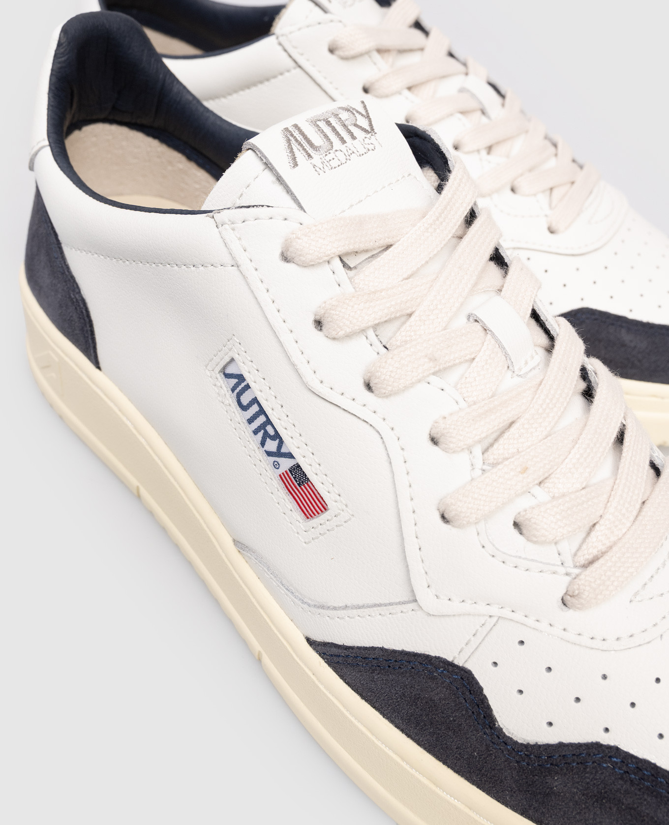 

White leather sneakers MEDALIST AUTRY