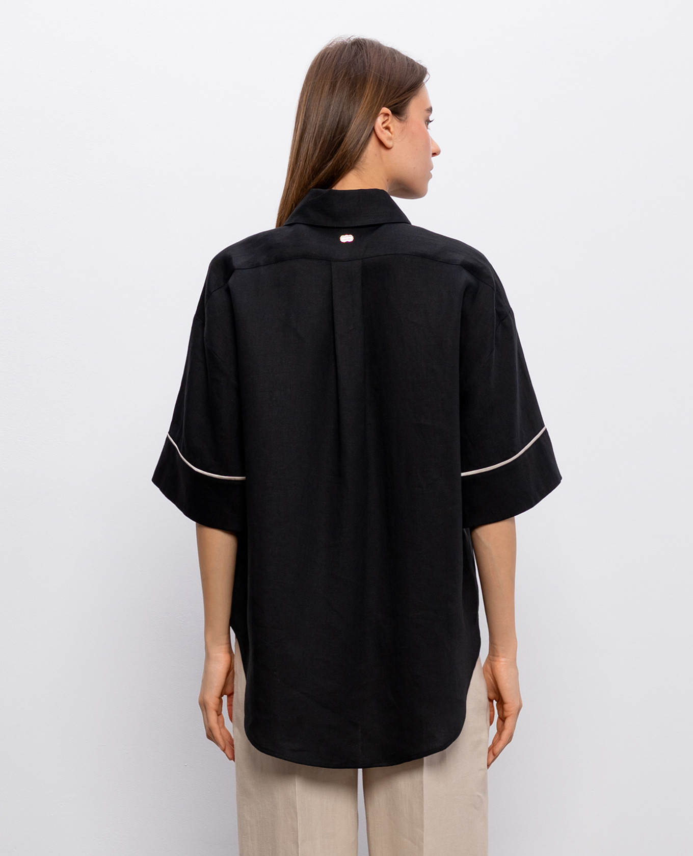 

Black linen shirt Agnona