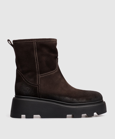 Bottes en daim marron avec fourrure