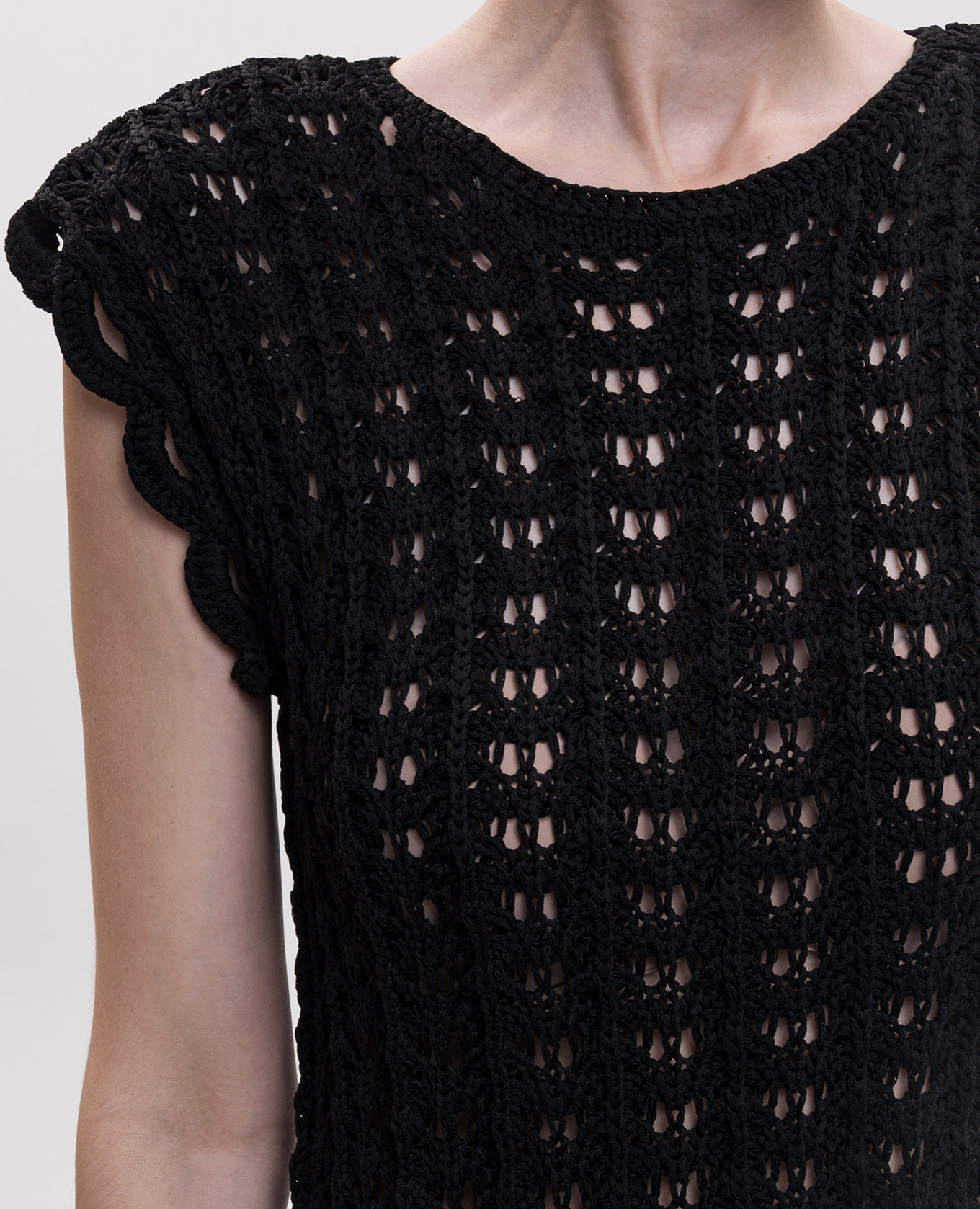 Black knitted asymmetrical dress Malena Loulou de Saison 4