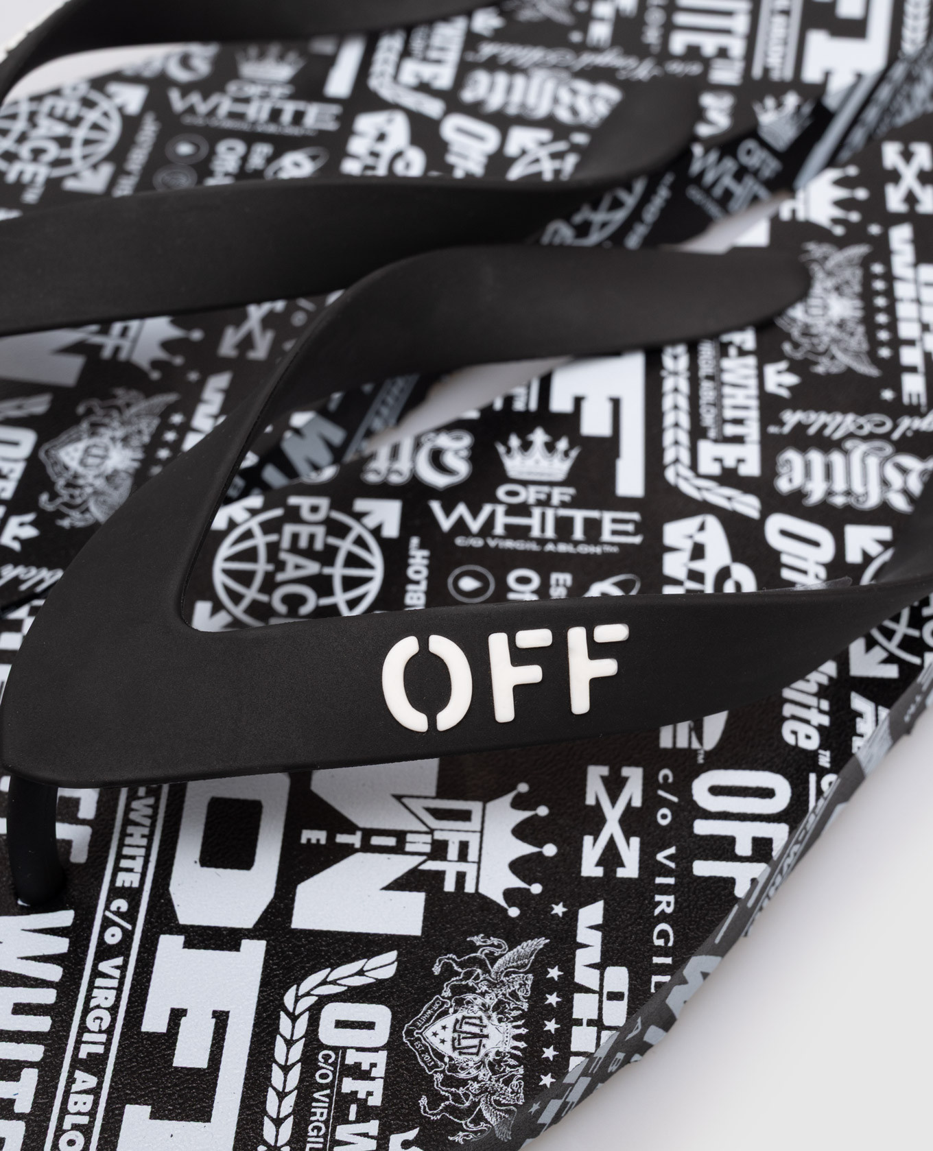 

Off Stamp Black Sliders Off-White