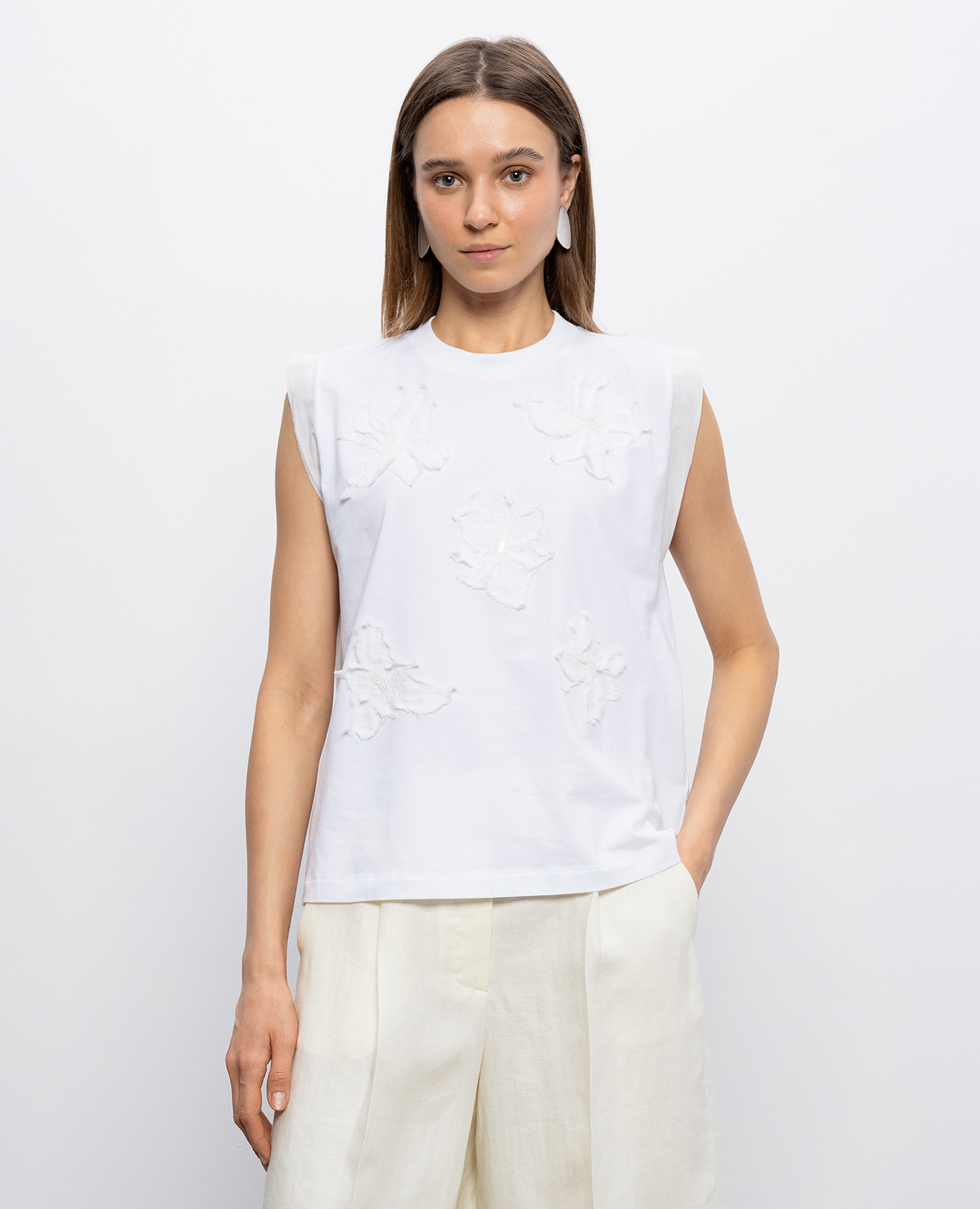 

White top with applique Peserico
