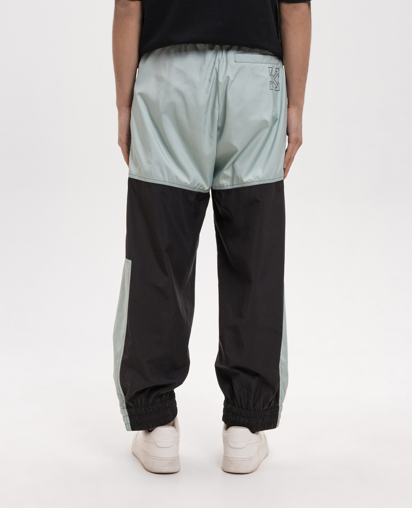Green joggers Off-White 4