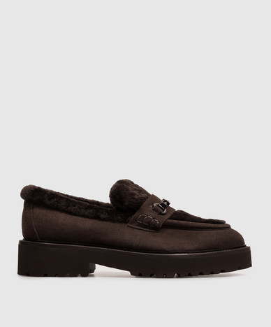 Bruine suède loafers met bontafwerking