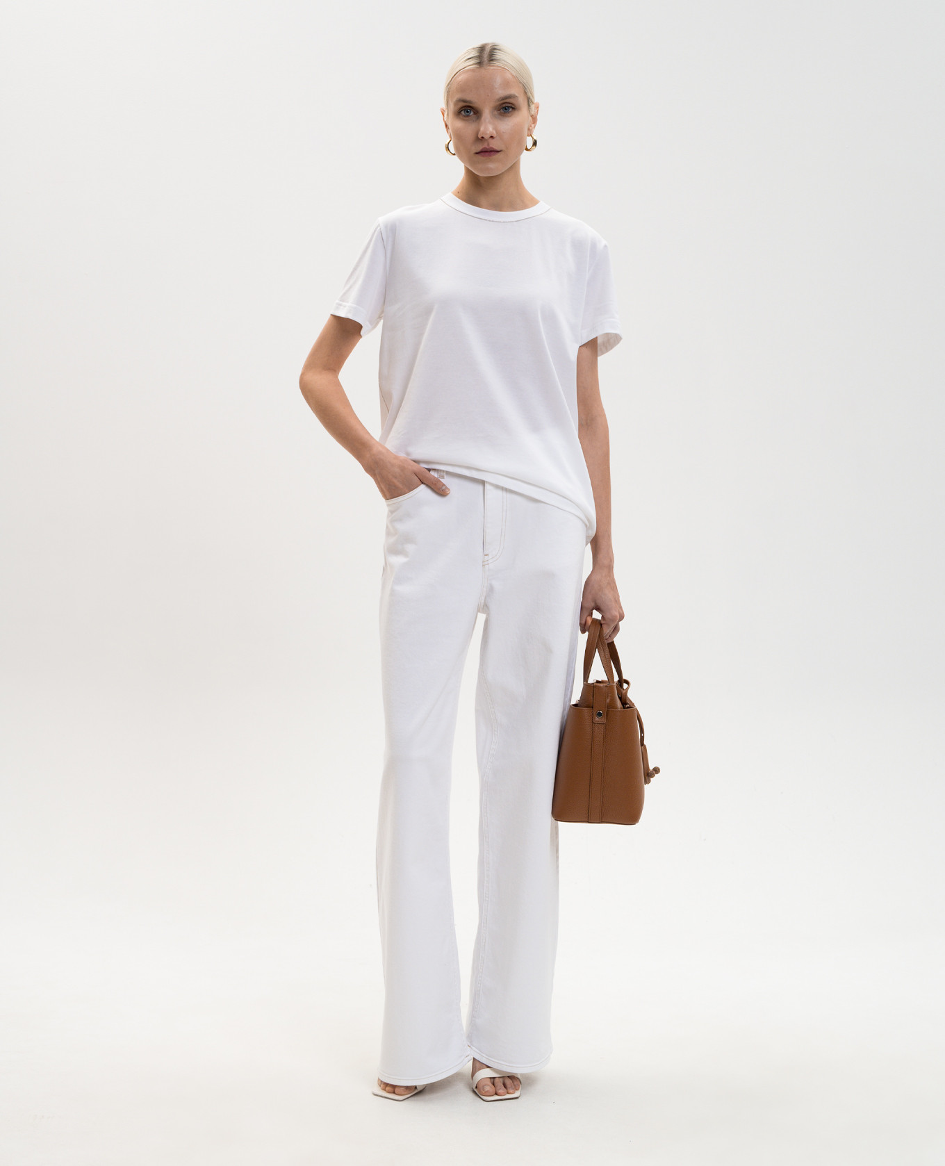 

White T-shirt with a monil chain Fabiana Filippi