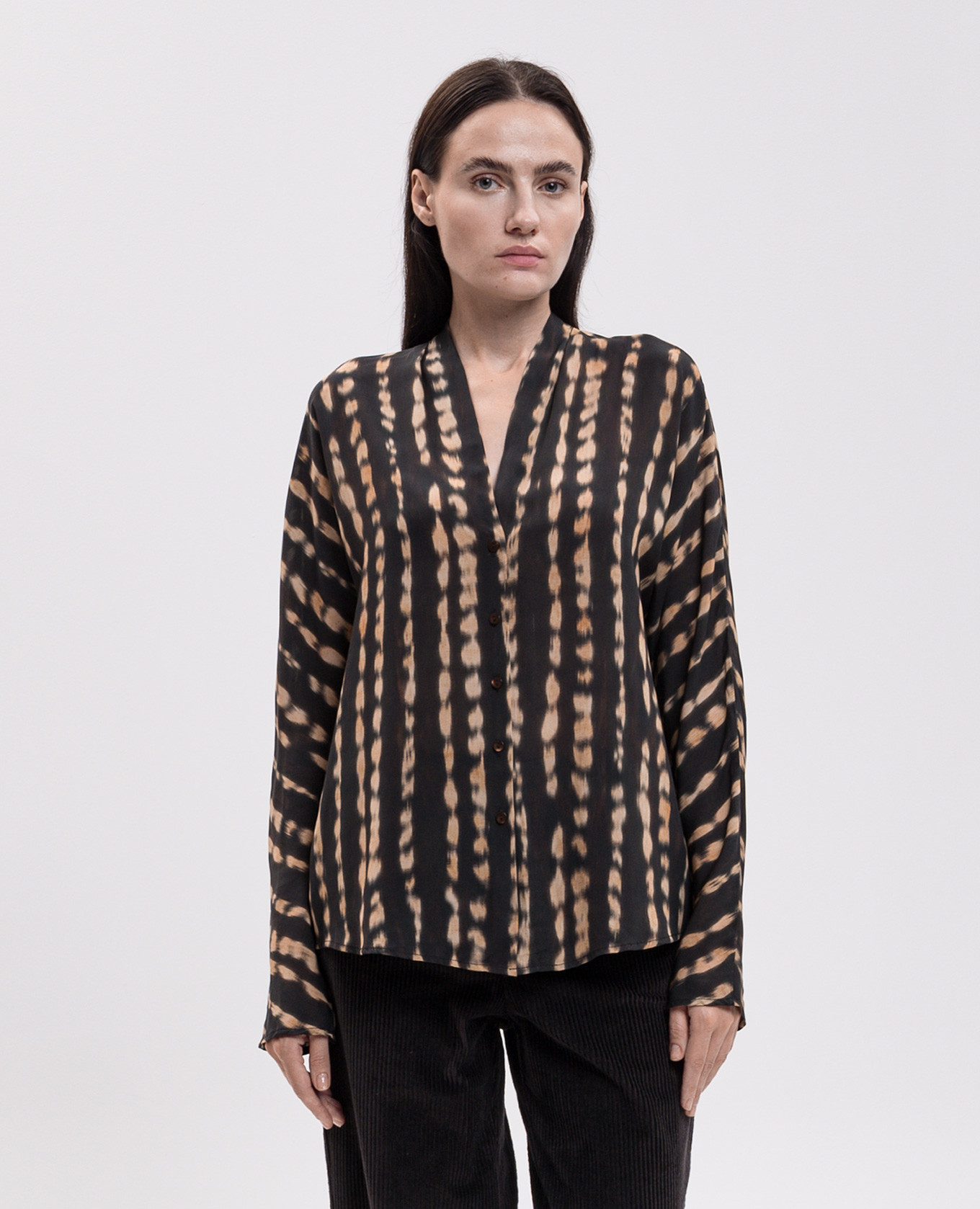 Black blouse with contrasting print Momoni 3