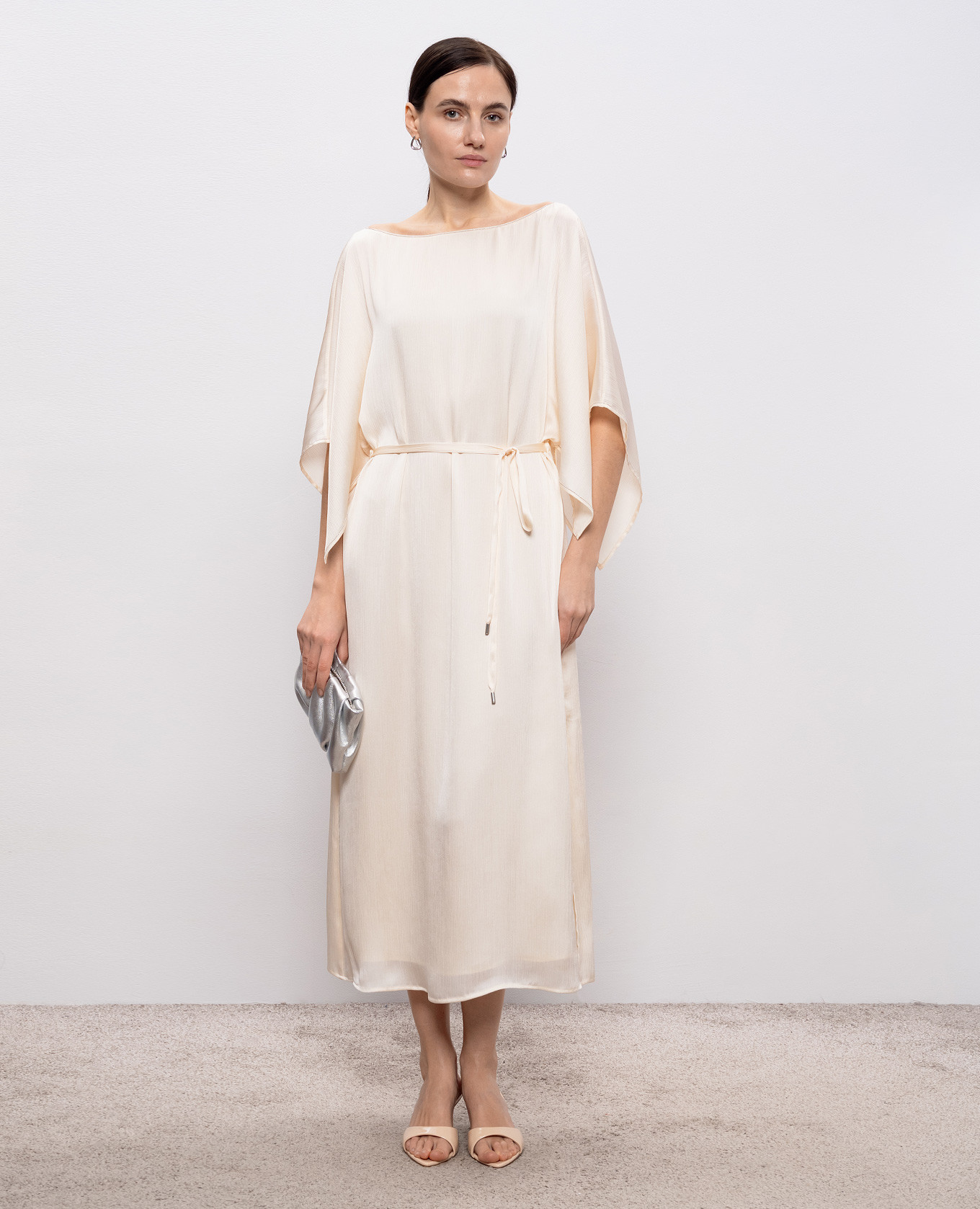 

Beige midi dress with belt Peserico