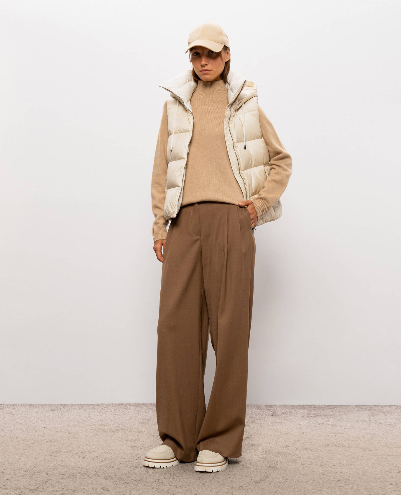 Ivory down vest with monil chain Peserico 2
