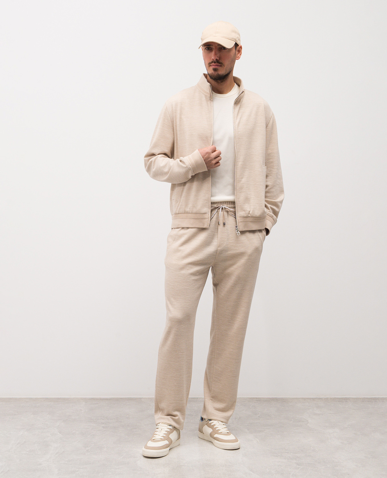 White T-shirt with silk Brett Johnson 2