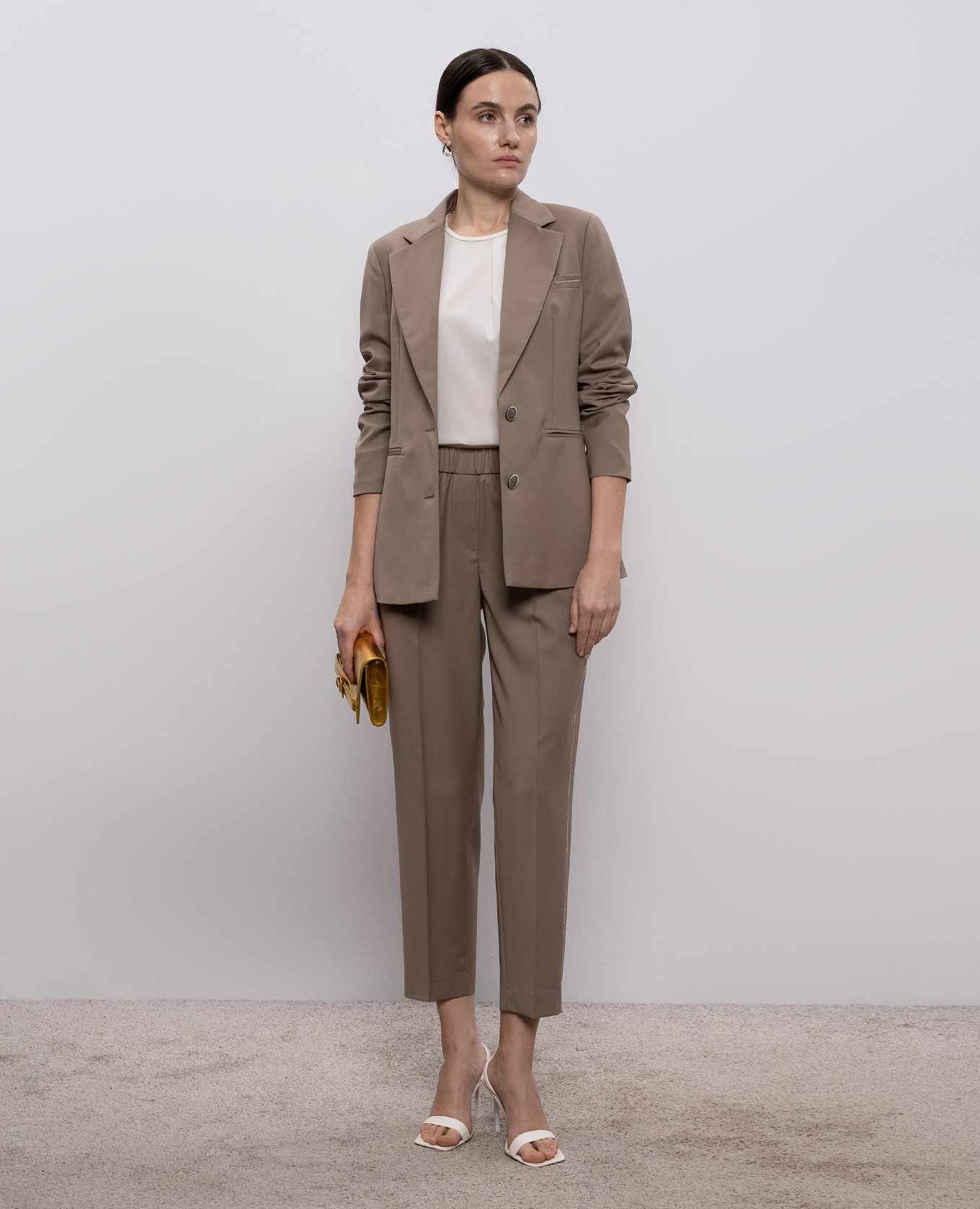 

White silk top with monil chain Peserico