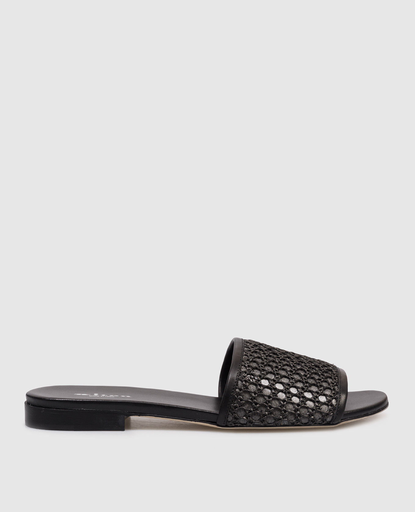 Black flip-flops with weaving