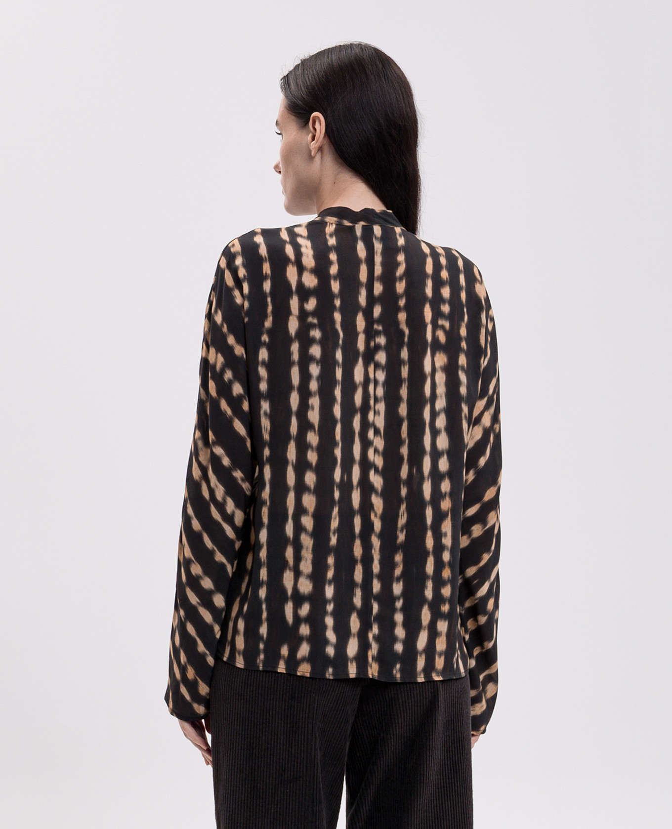 Black blouse with contrasting print Momoni 4