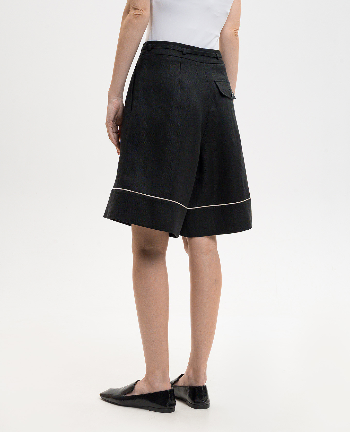 

Black linen Bermuda shorts Agnona