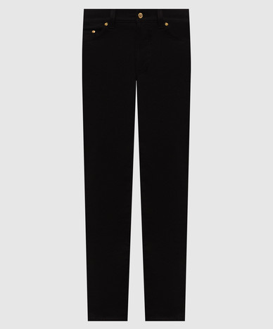 Zwarte jeans met geborduurd embleem.