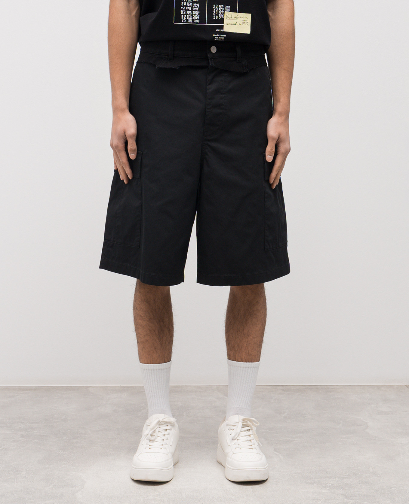 

Black cargo shorts with emblem Maison Margiela MM6