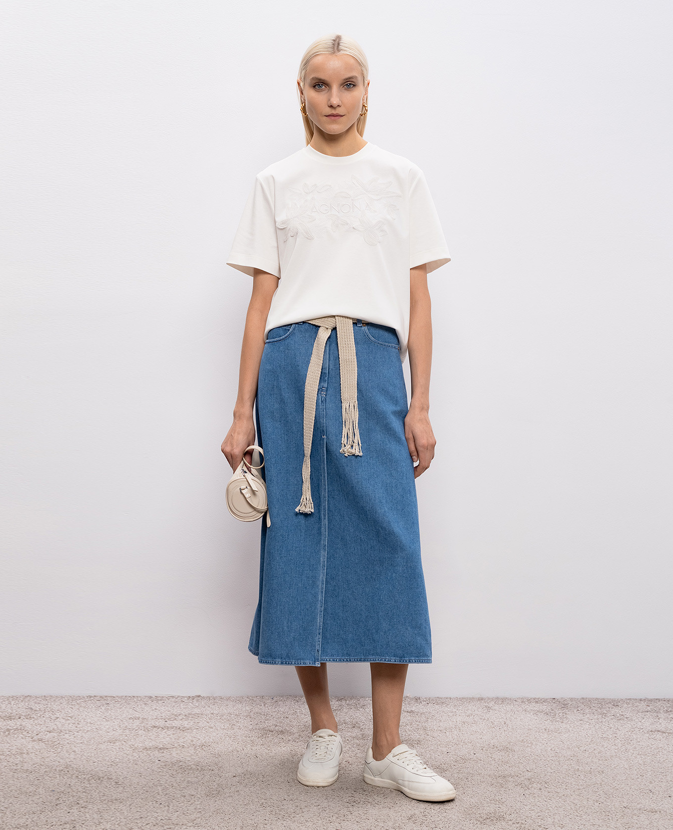 

Ivory T-shirt with embroidered logo Agnona, Beige