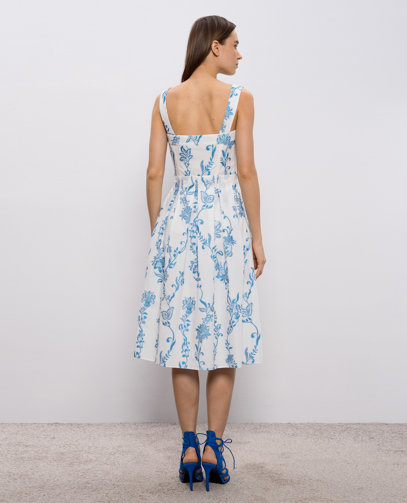 

White dress with a pattern Etro