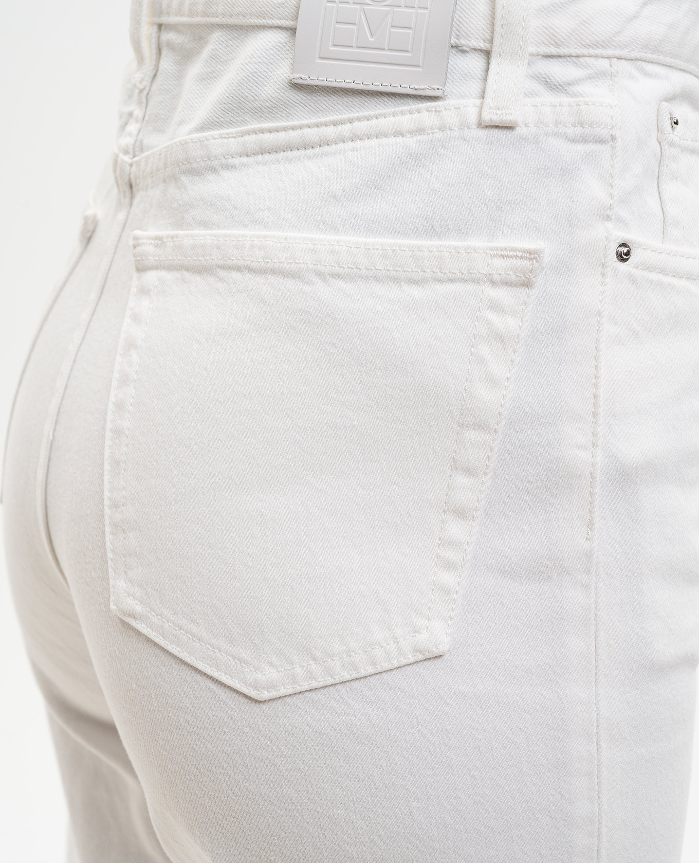 White jeans with logo patch Toteme 5