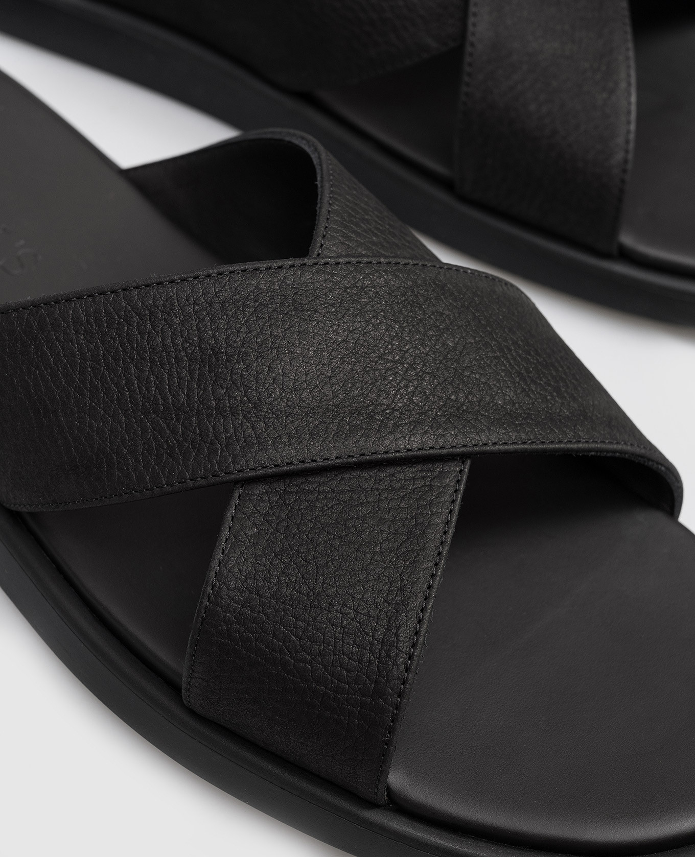 

Black leather flip-flops Doucal's