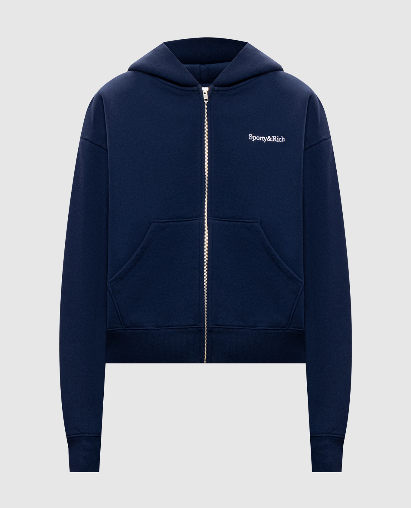 Chaqueta deportiva azul con aislamiento térmico y logotipo bordado.