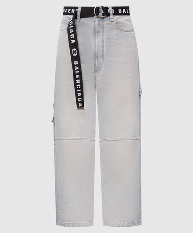 Blauwe jeans met een versleten effect.