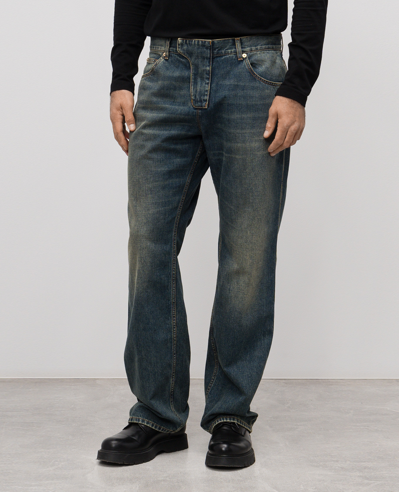 

Blue jeans with a worn effect Balmain