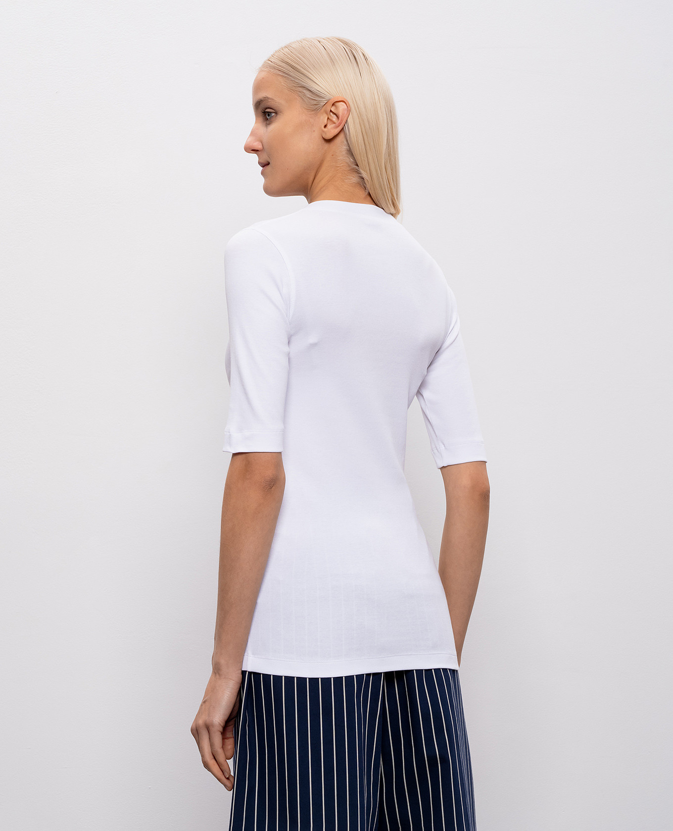 

White T-shirt with a monil chain Brunello Cucinelli