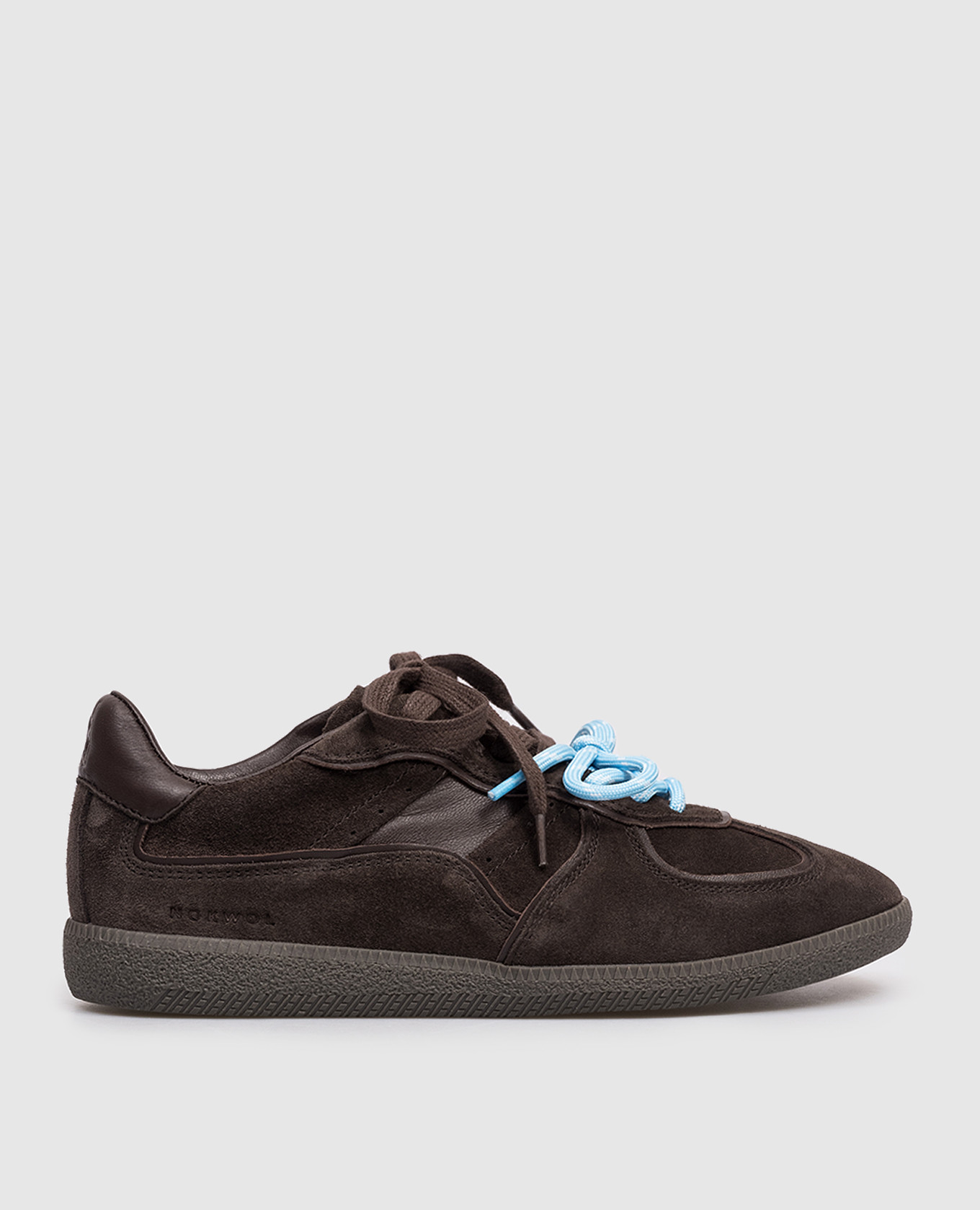 

Brown suede August sneakers with logo Nokwol