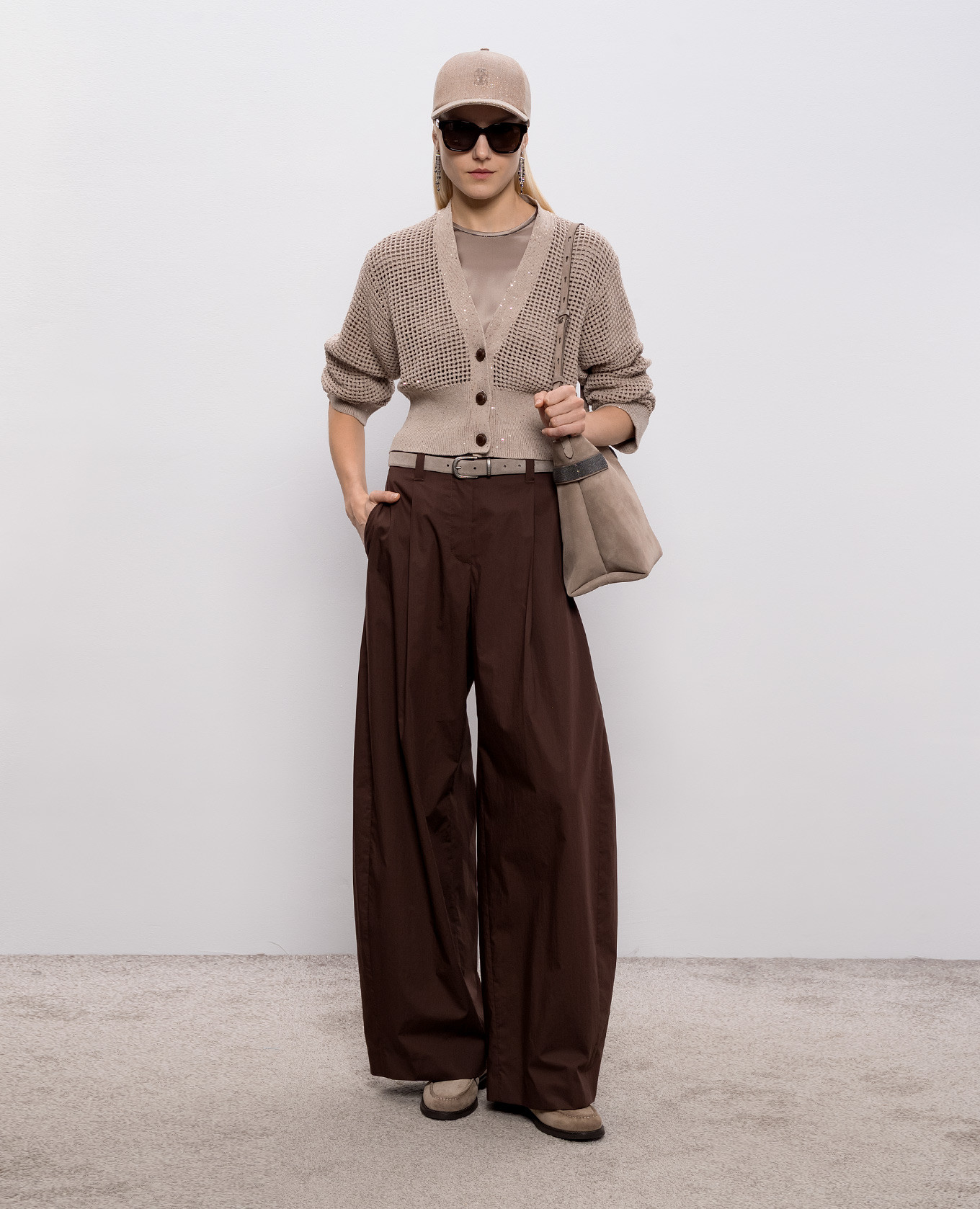 

Brown palazzos with a monil chain Brunello Cucinelli