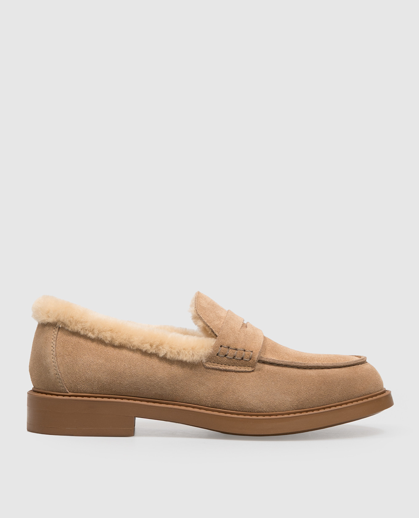 Beige suede loafers with fur trim