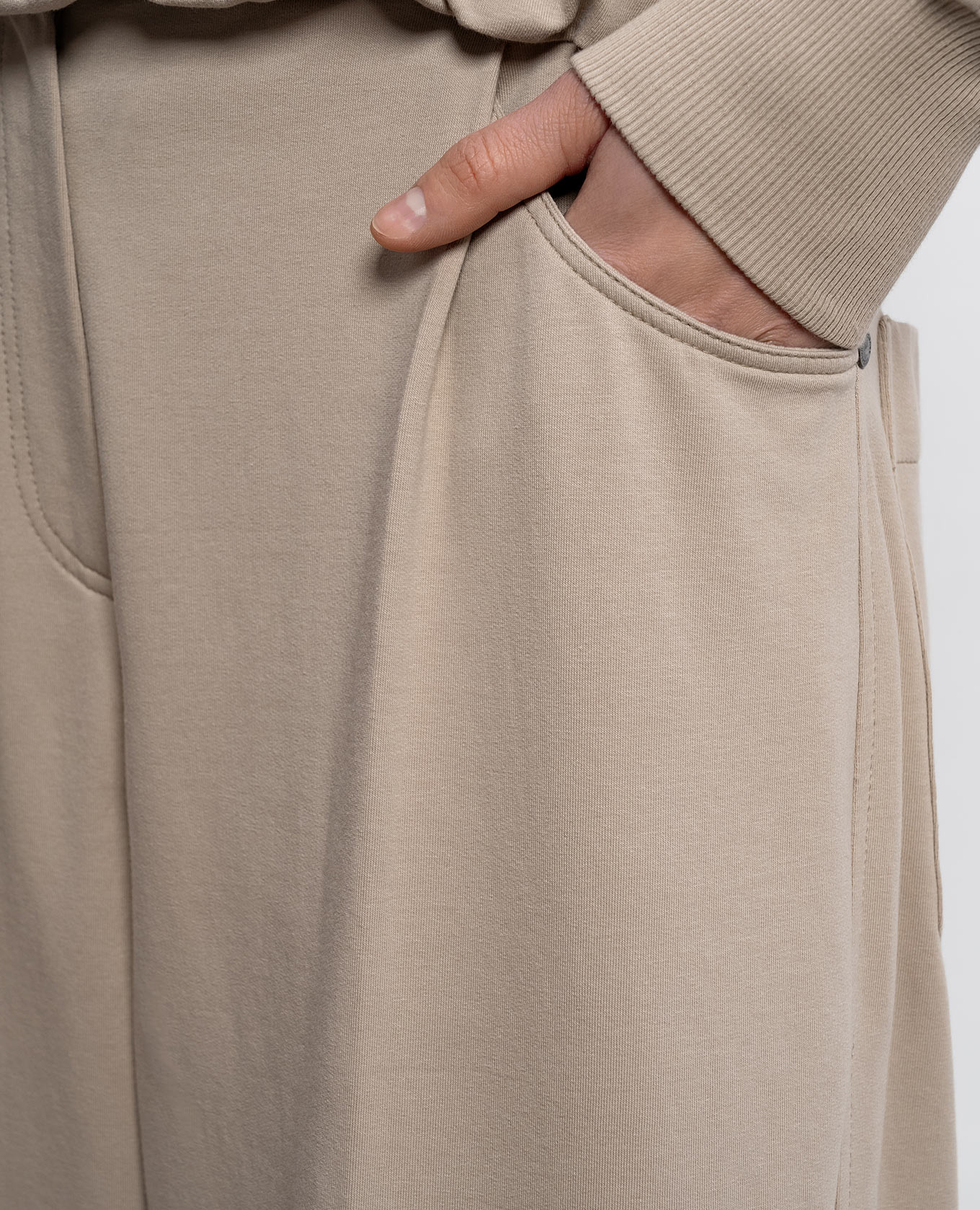 

Beige trousers with lapels Brunello Cucinelli