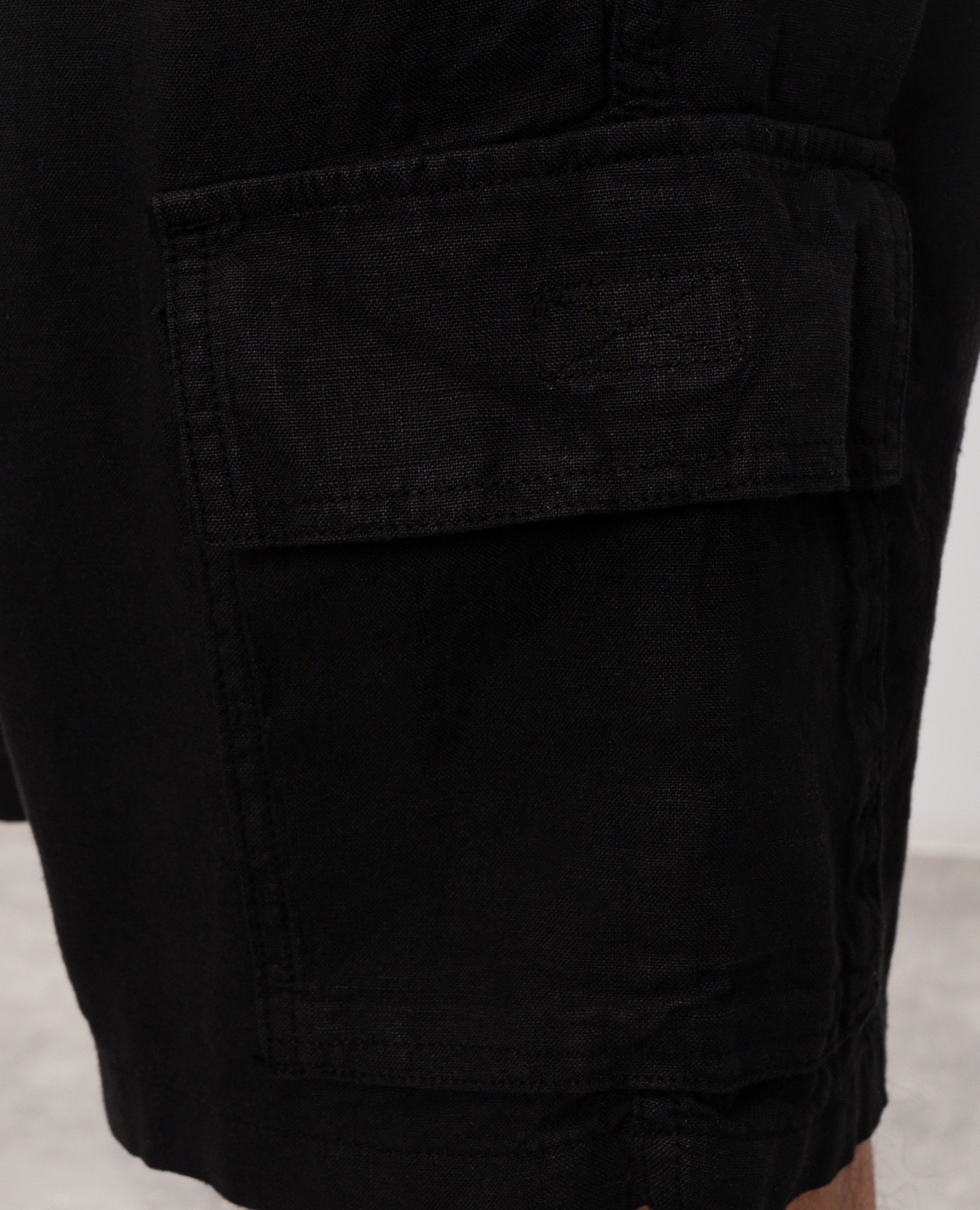 Black linen cargo shorts Vilebrequin 5