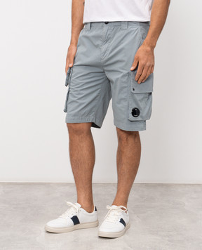 C.P. Company Blue cargo shorts with logo patch MBE245A110340O