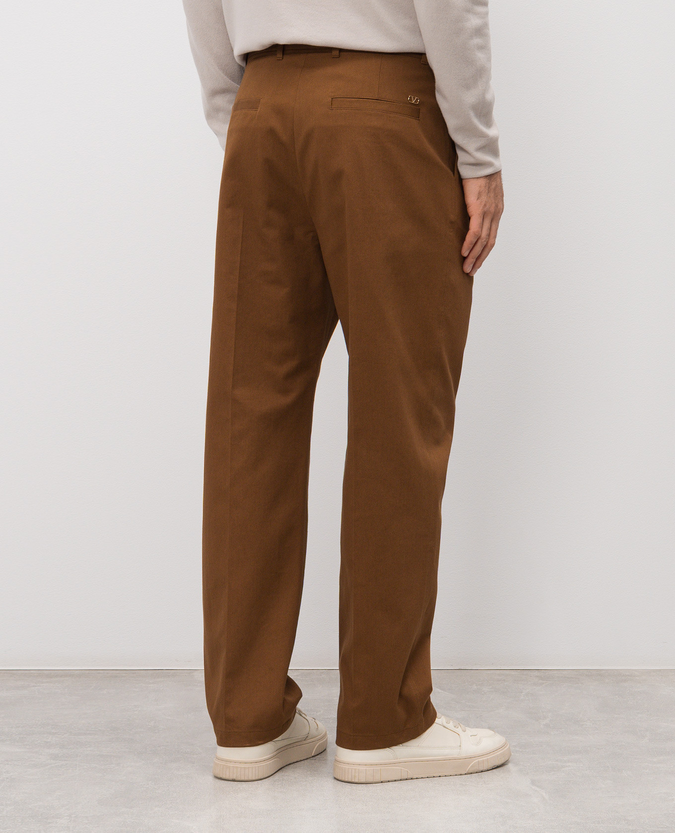 

Brown pants with emblem Valentino