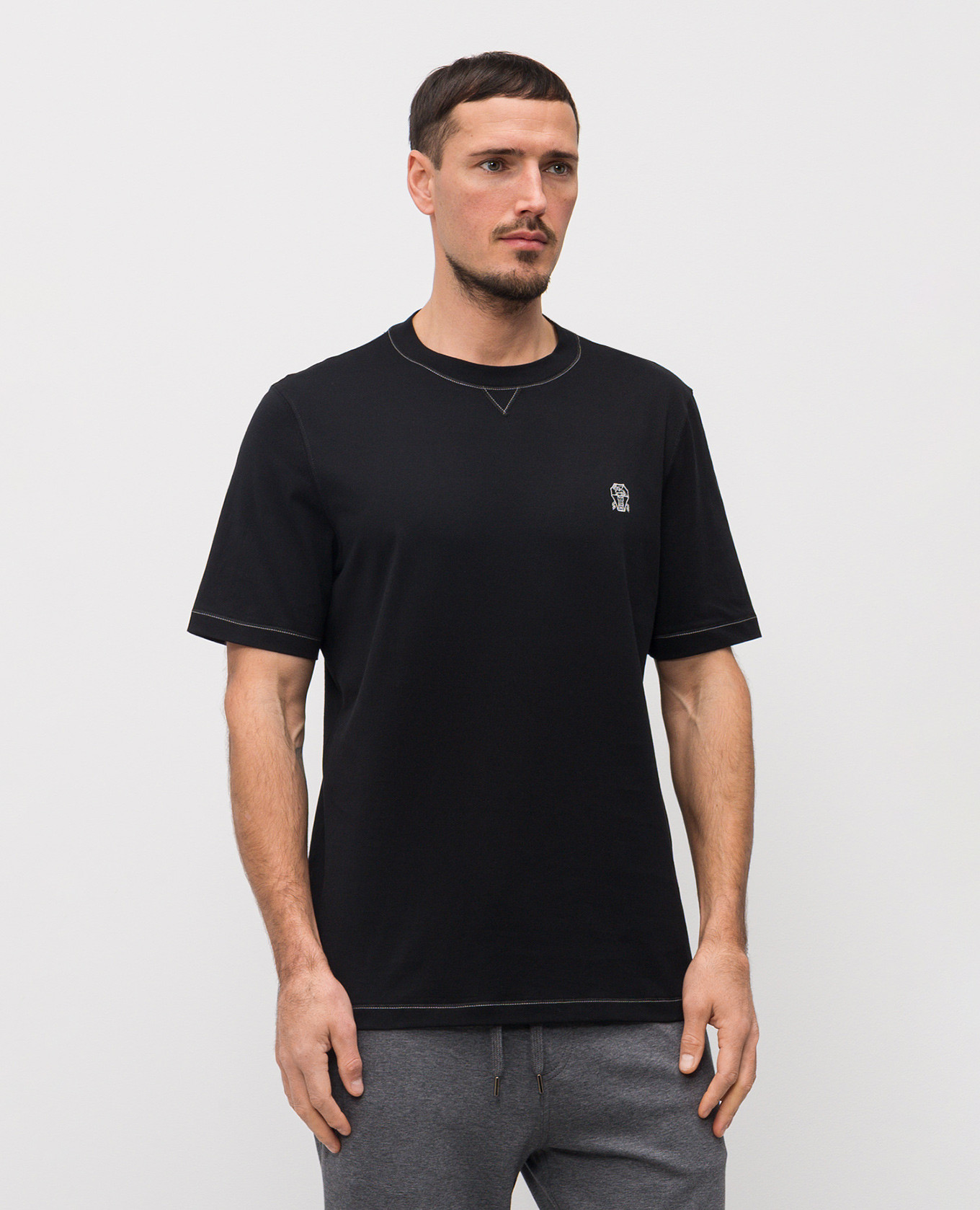 

Black T-shirt with embroidered emblem Brunello Cucinelli