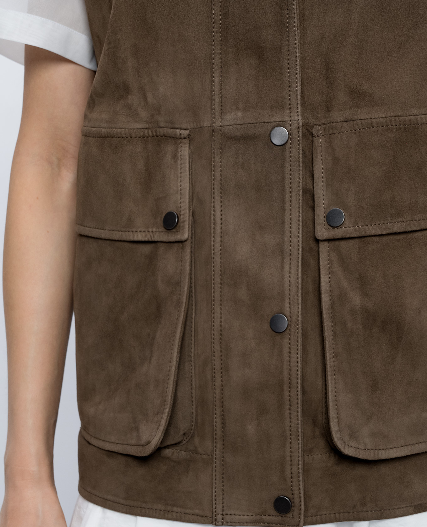 

Brown suede vest with monil chain Brunello Cucinelli