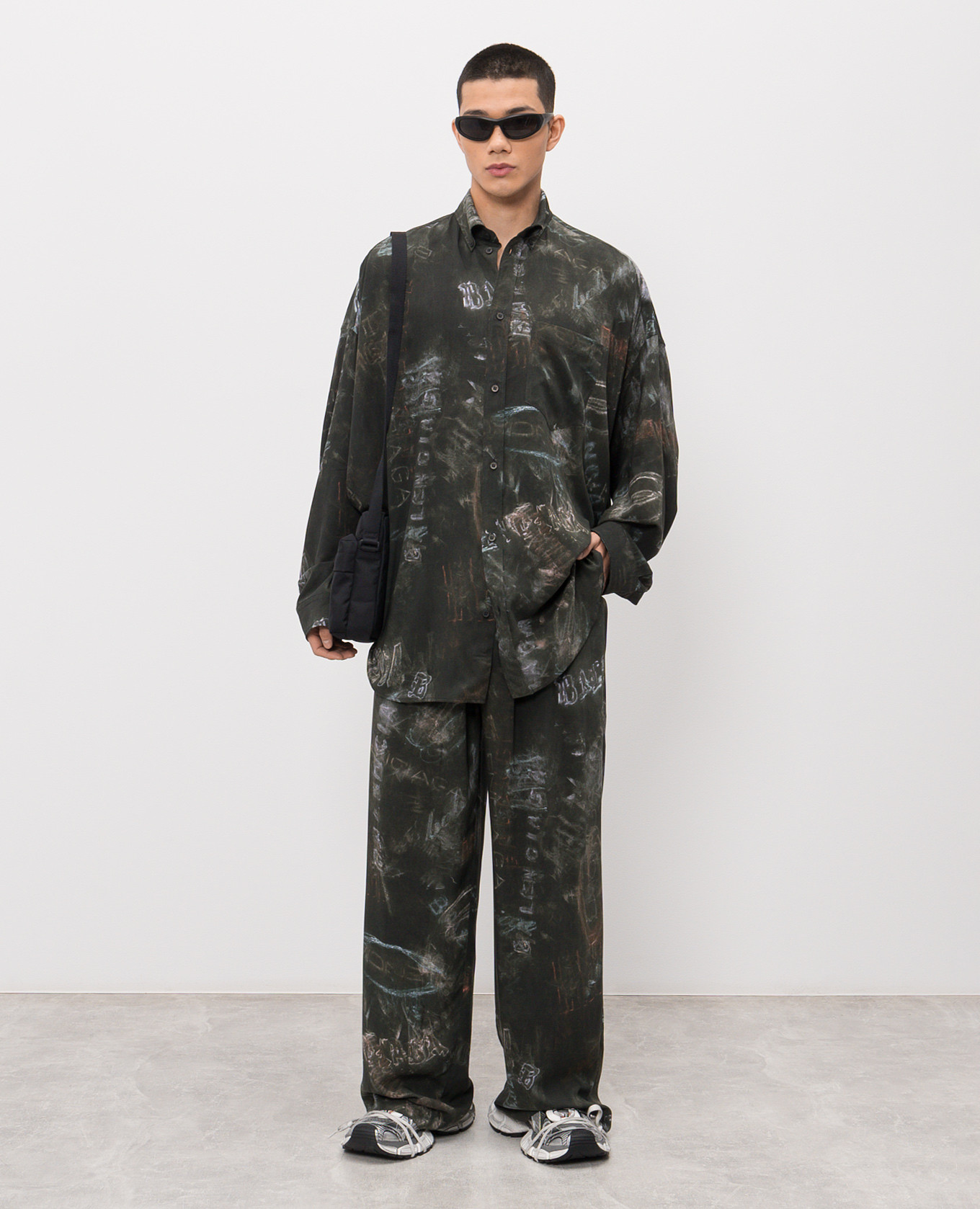 Black shirt with logo print Balenciaga 2