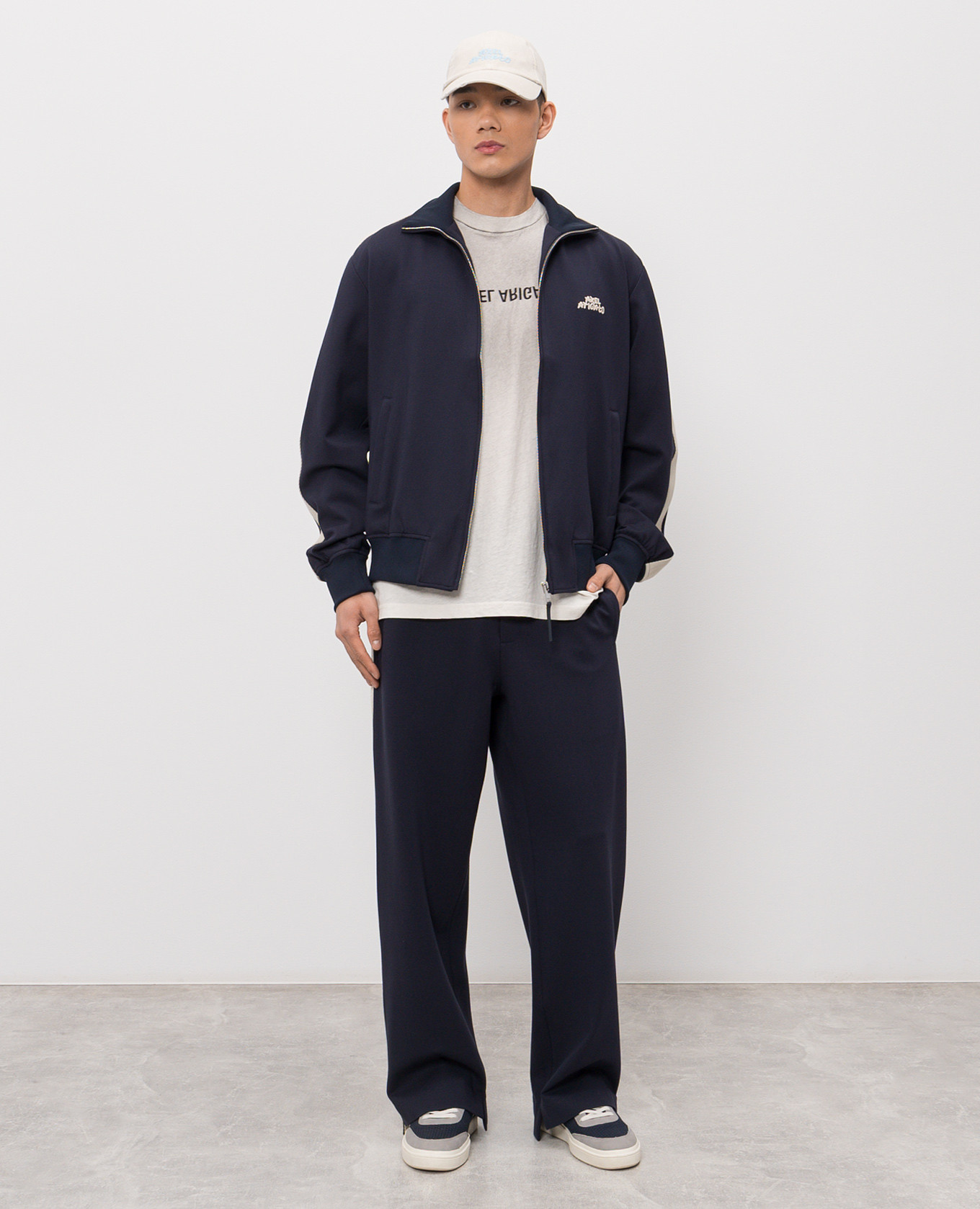 

Shaw blue sweatpants Axel Arigato