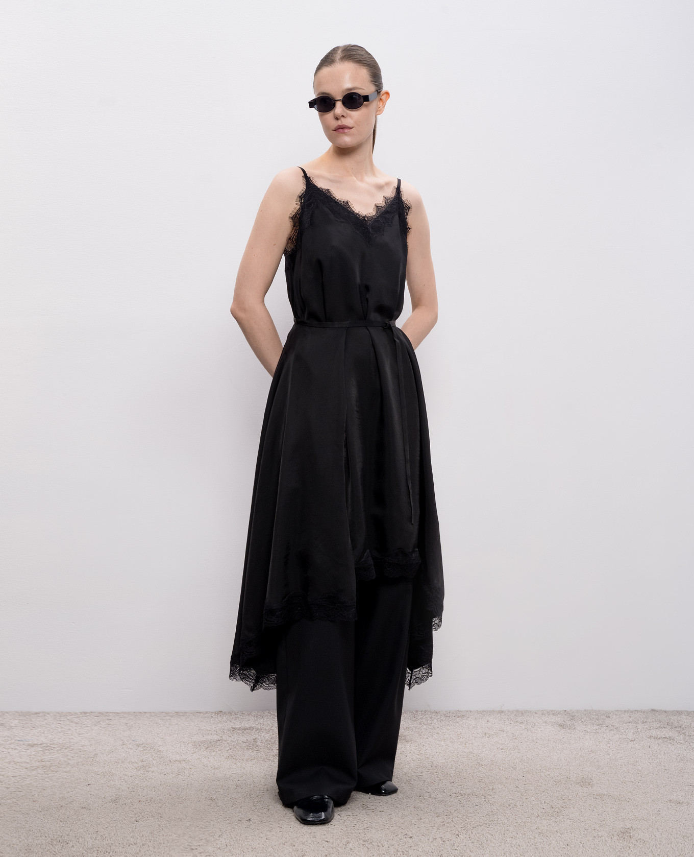 

Black dress with lace Juun.j