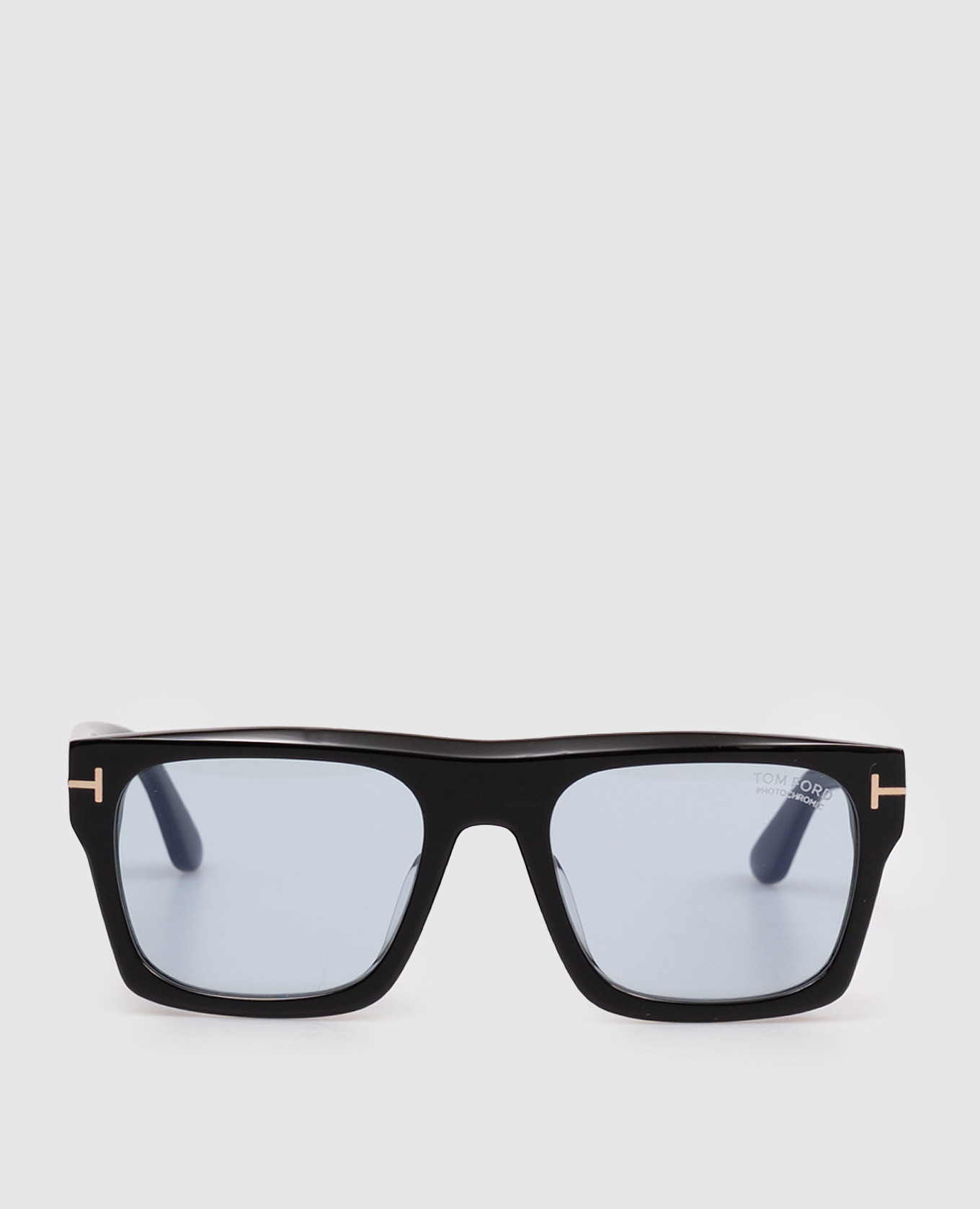 Cyrus black sunglasses with logo engraving