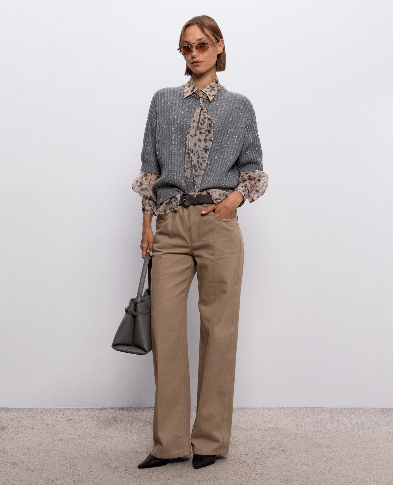 Beige jeans with a monil chain Brunello Cucinelli 2