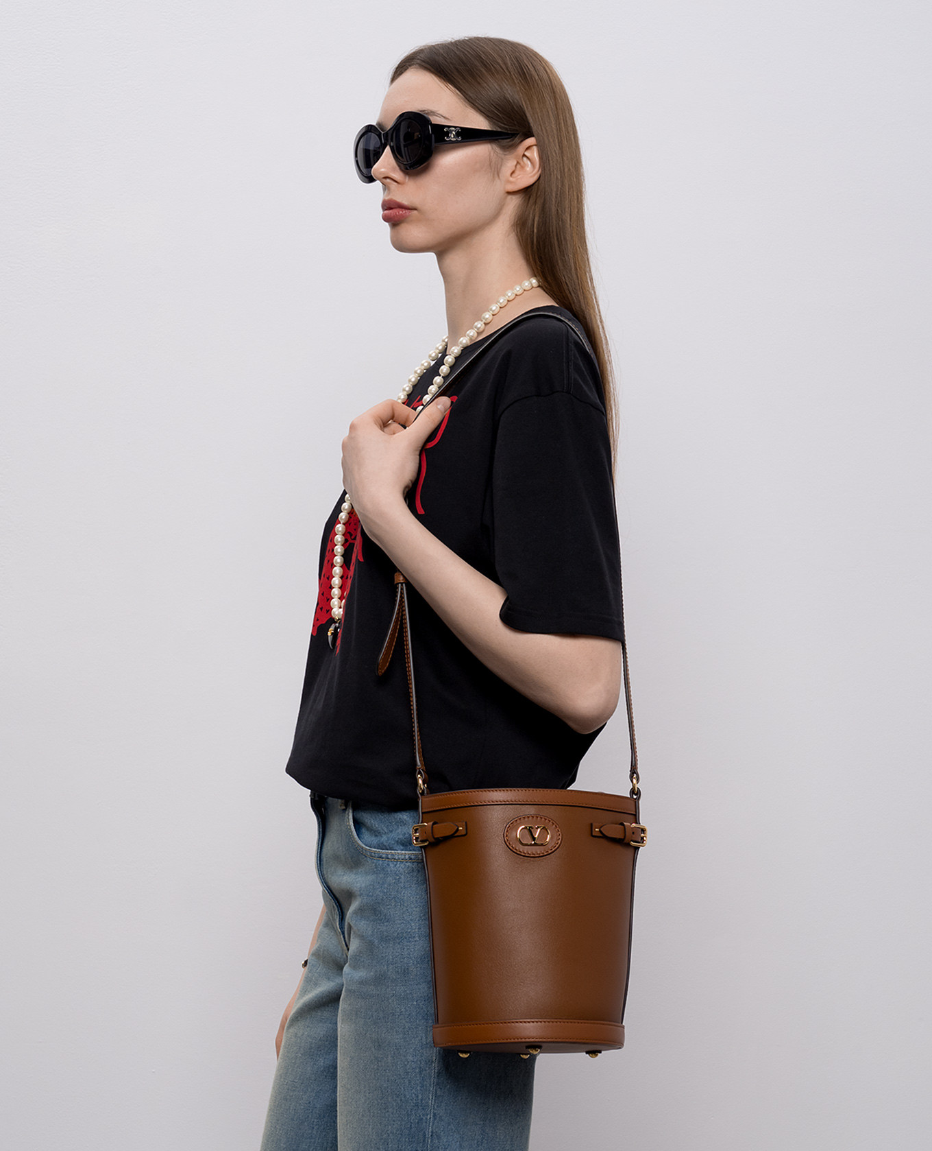 Brown leather bucket bag VLogo Valentino 2