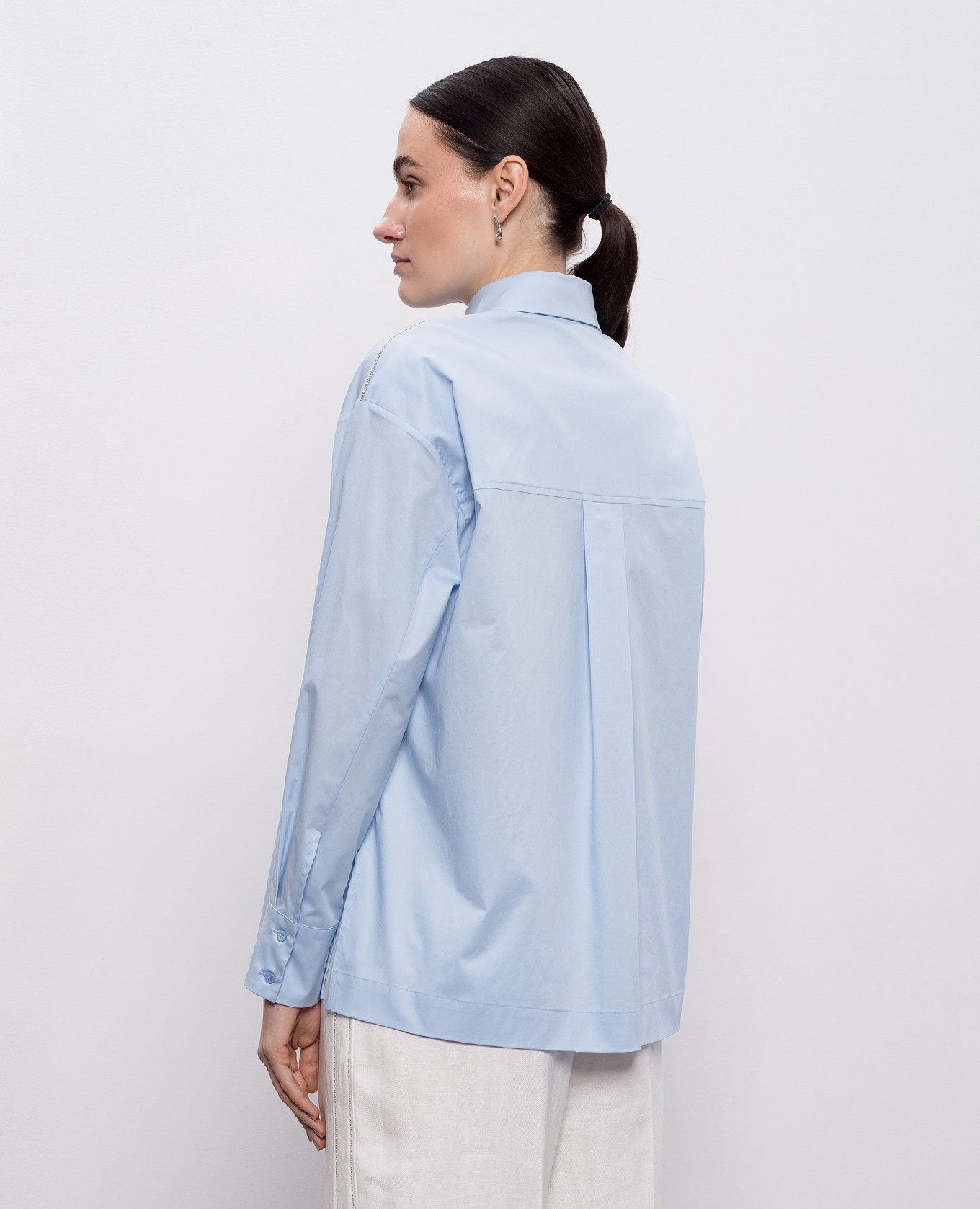 Blue shirt with a monil chain Peserico 4