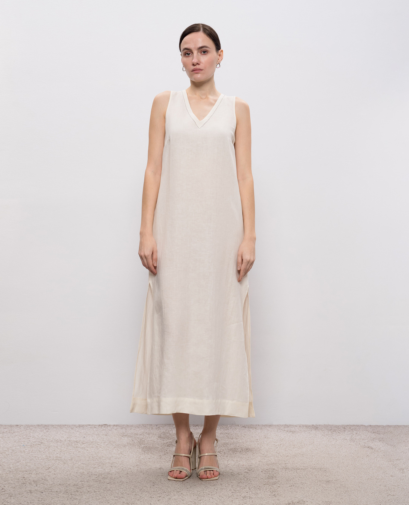 

Beige linen dress with monil chain Peserico