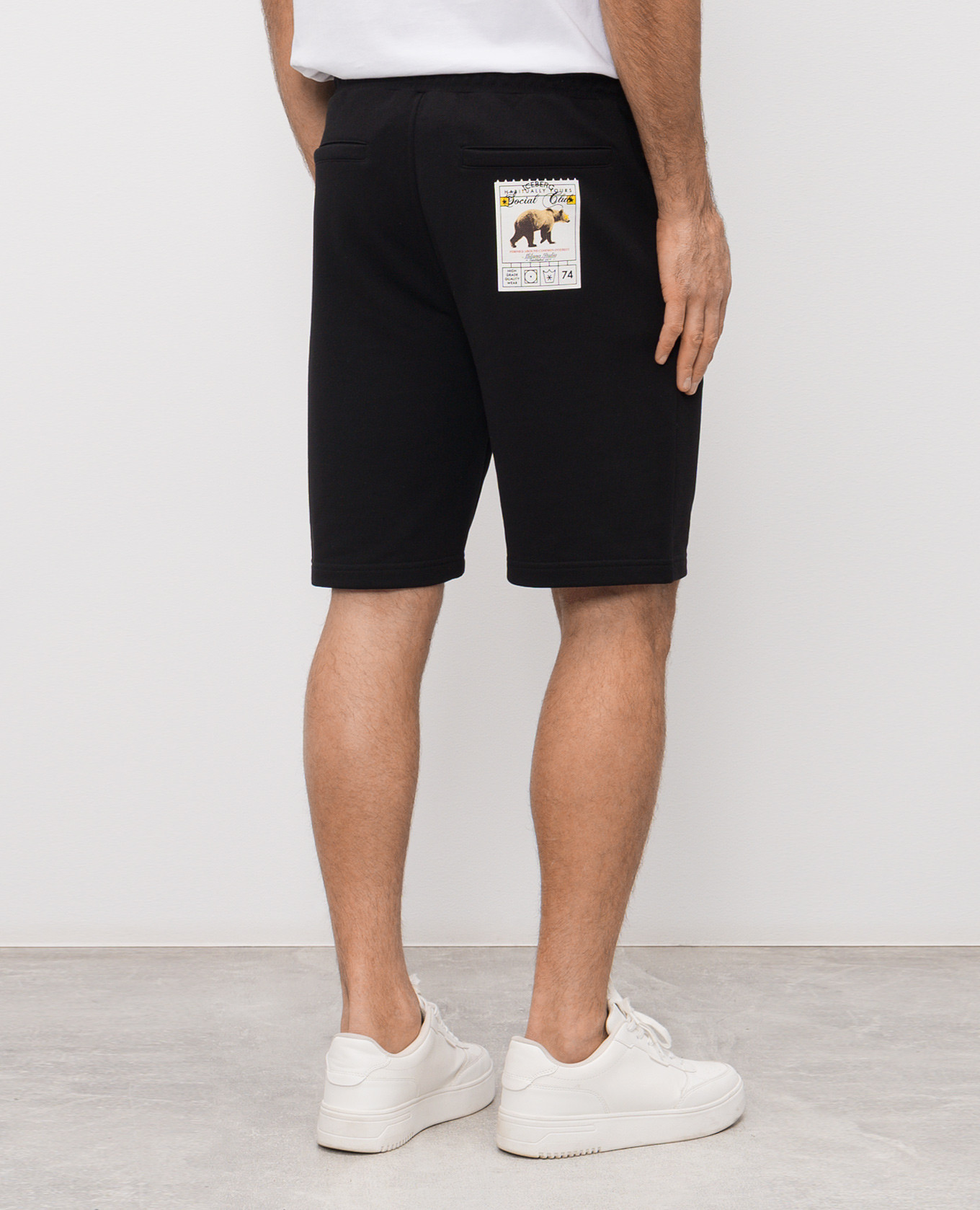 Black shorts with branded print Iceberg 4