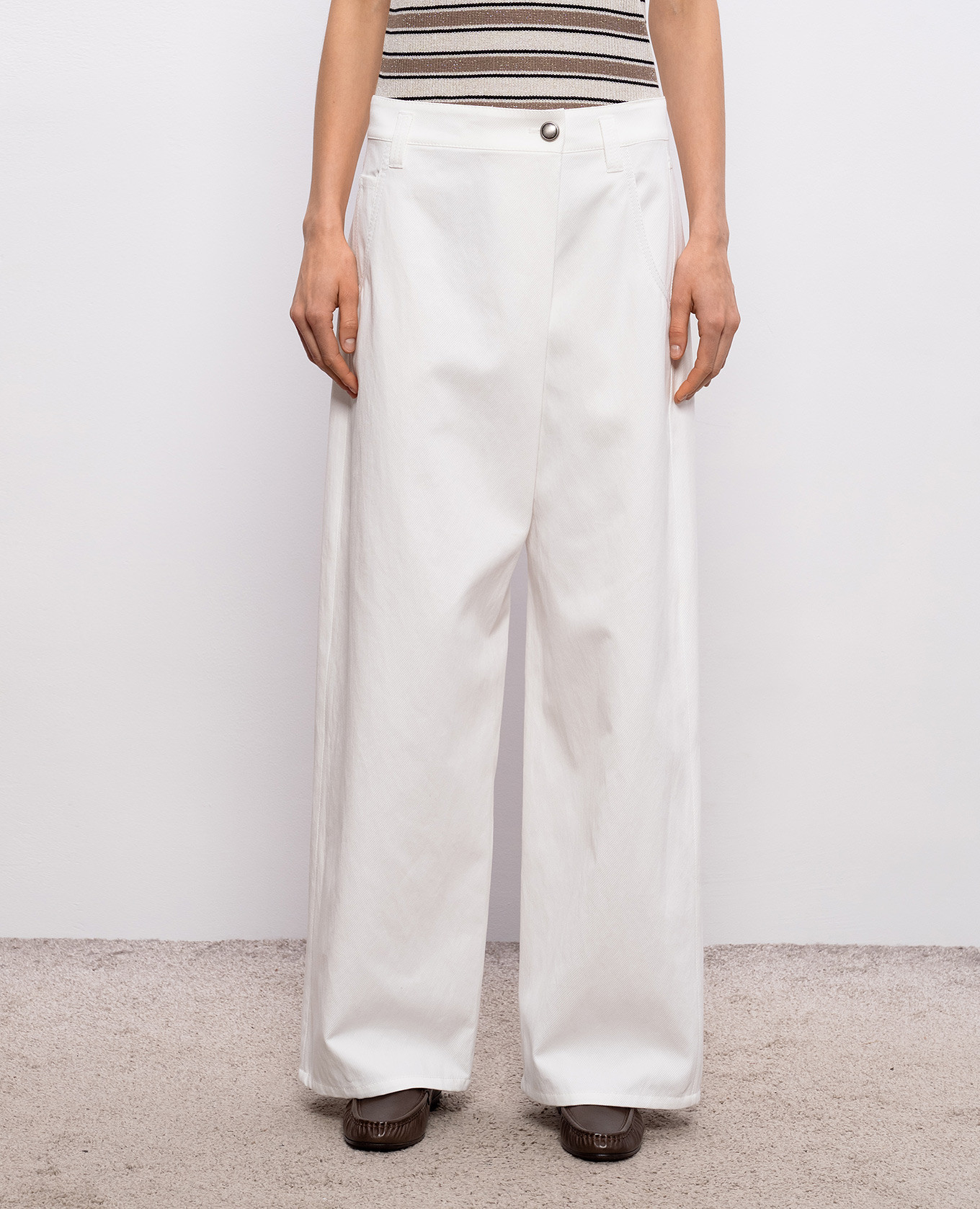 

White jeans with a monil chain Brunello Cucinelli